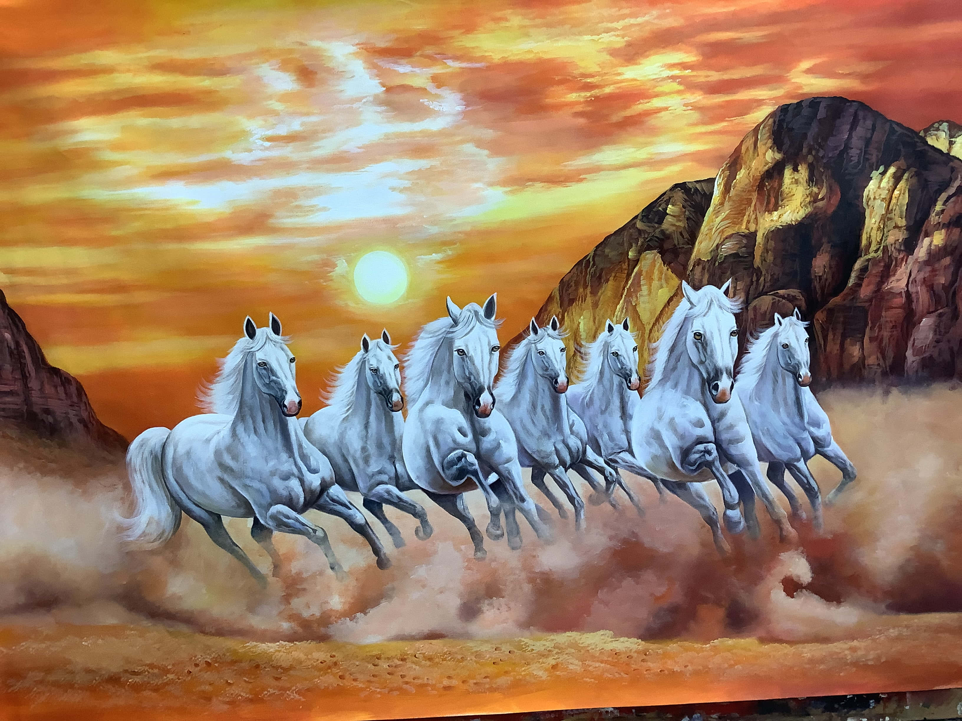 7마리 백마가 산을 달리는 모습 배경화면