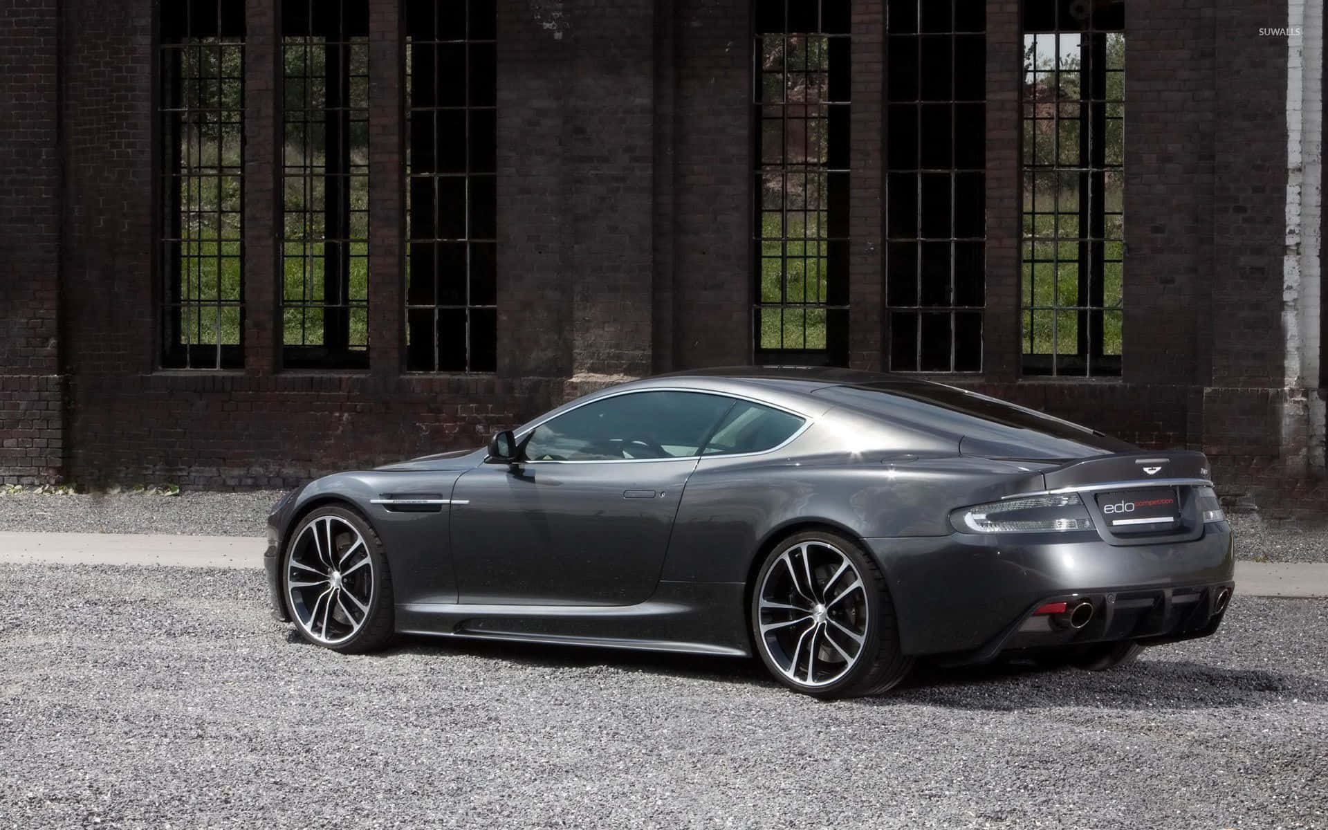 Aston Martin DB9 우아함과 힘 배경화면