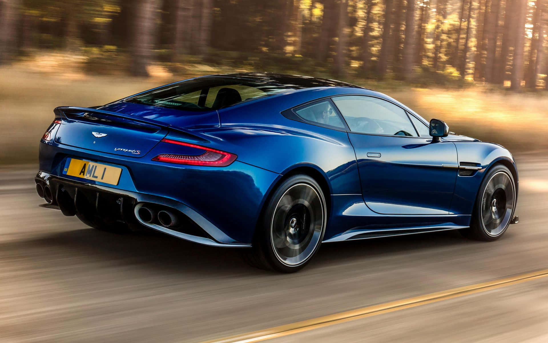 Aston Martin Vanquish - 영국 럭셔리와 성능의 전형 배경화면