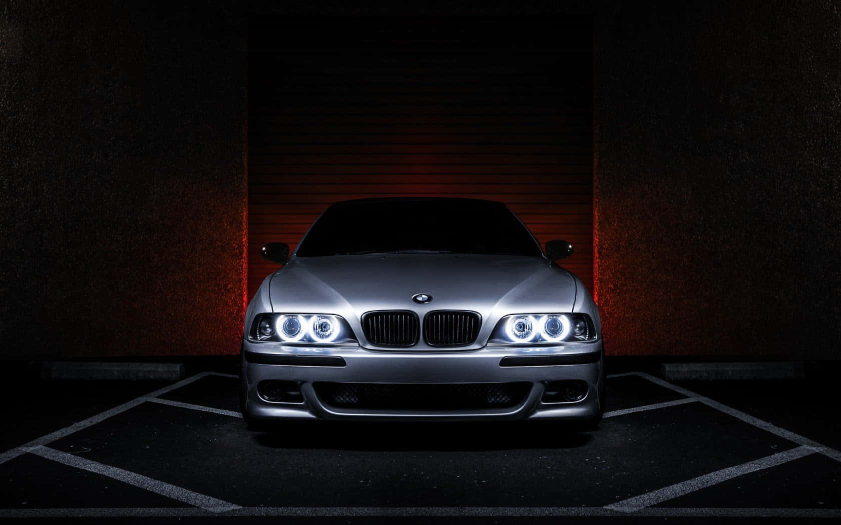 시크한 실버 BMW 배경화면