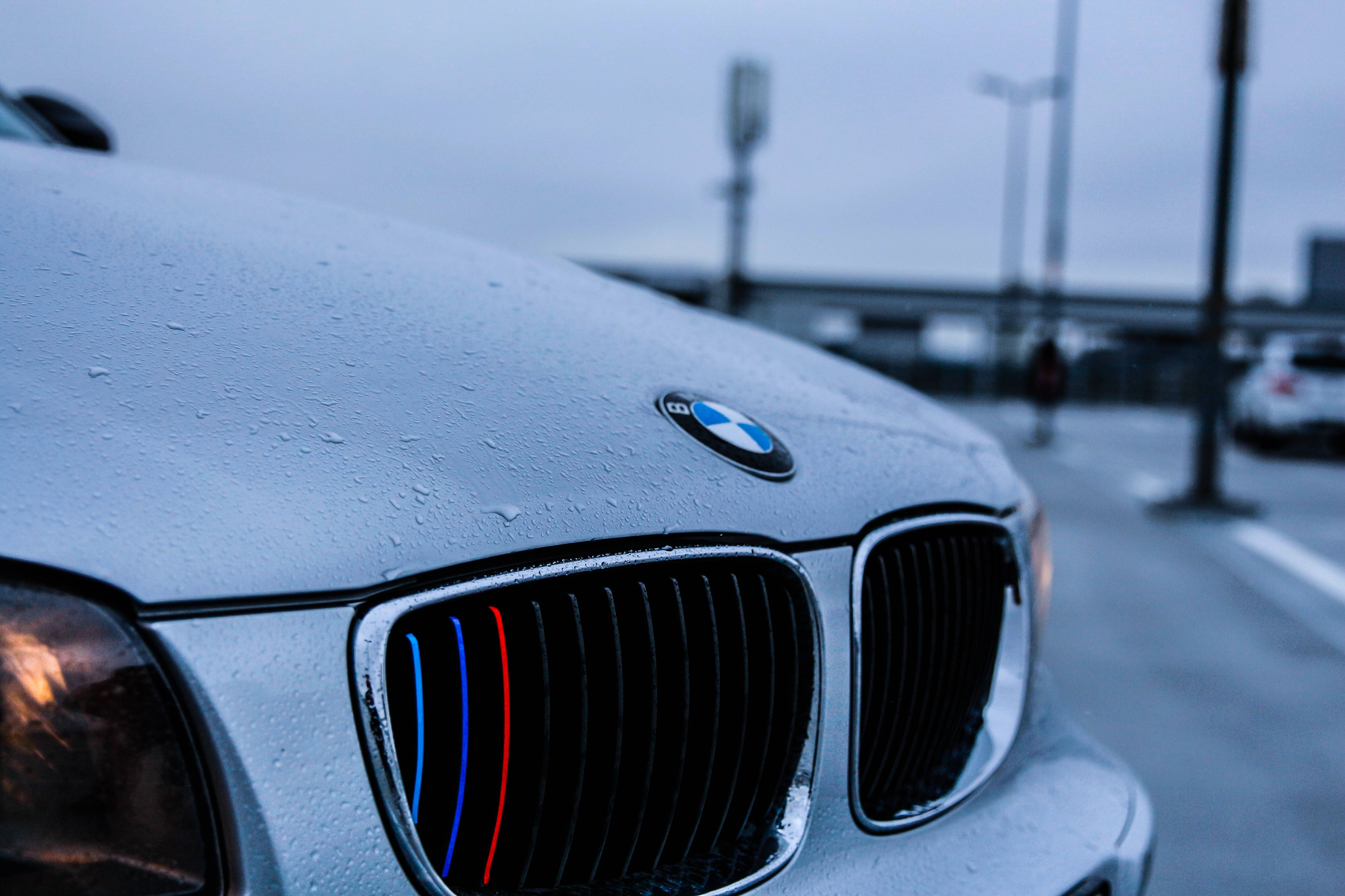 "BMW 경험 - 구현된 힘과 럭셔리" 배경화면