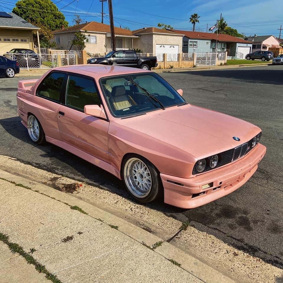 고속도로를 달리는 BMW 차량 배경화면