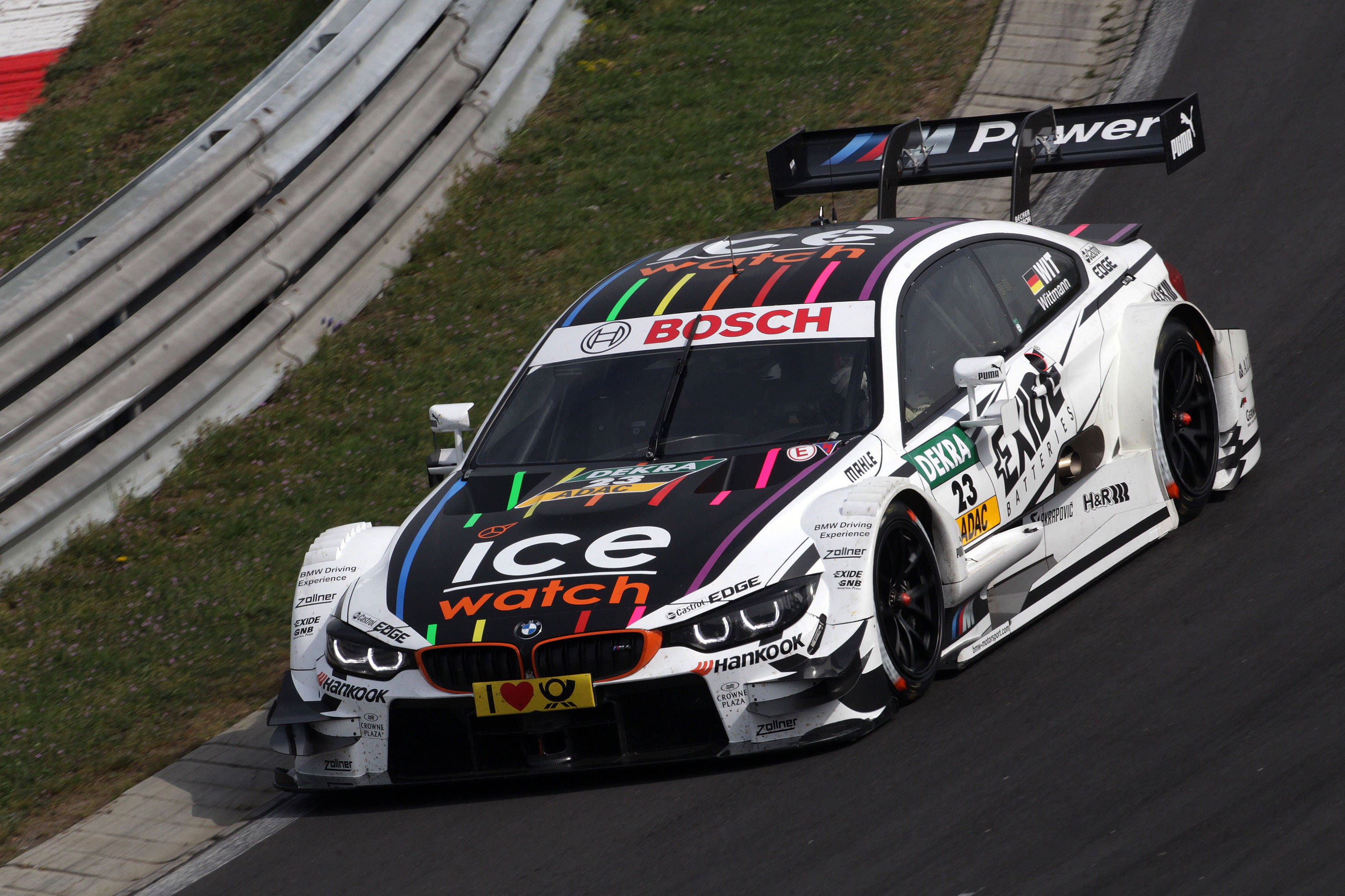 날렵하고 민첩한 BMW M4 DTM 자동차 배경화면