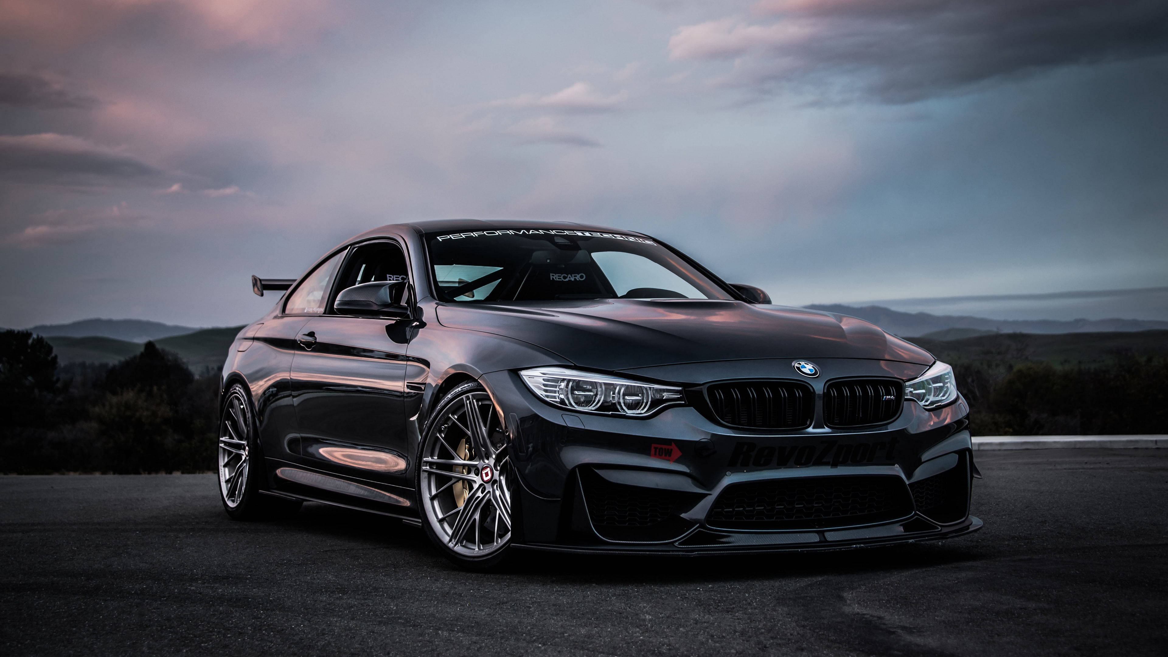 반짝이는 검은색 BMW M4 자동차 배경화면