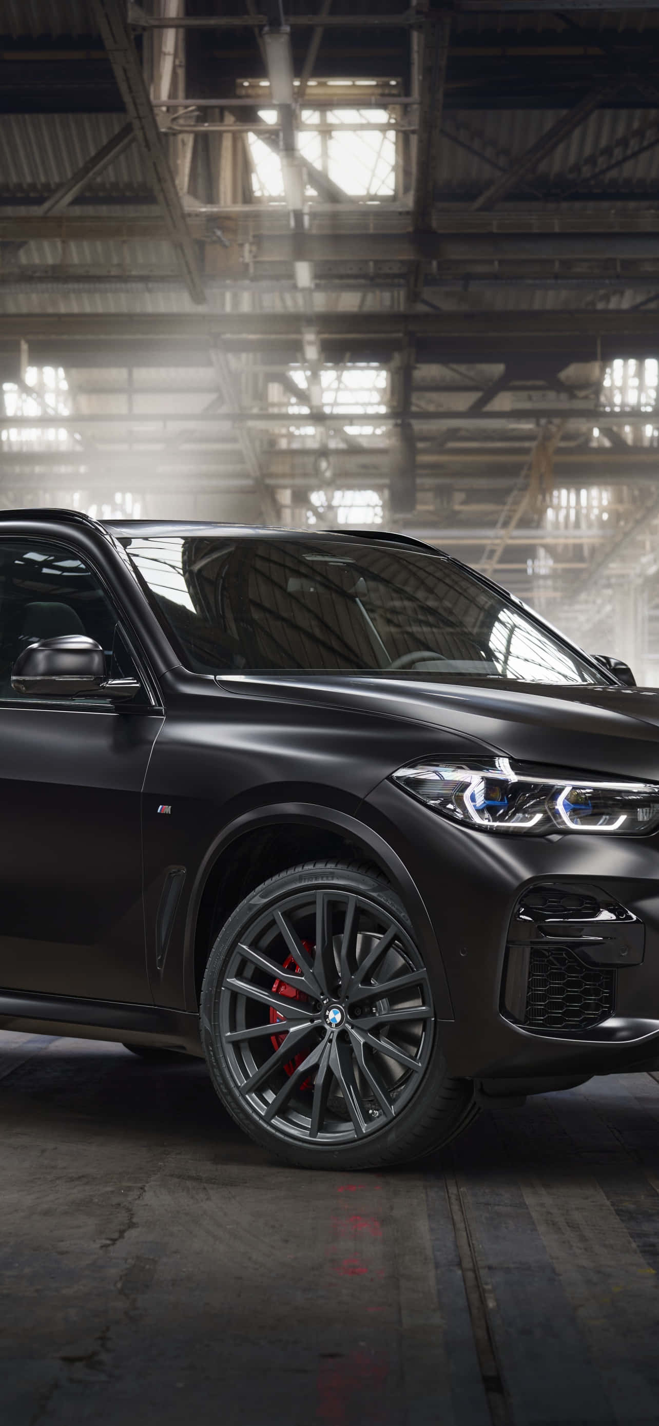 도로 위 인상적인 BMW X6 M 배경화면