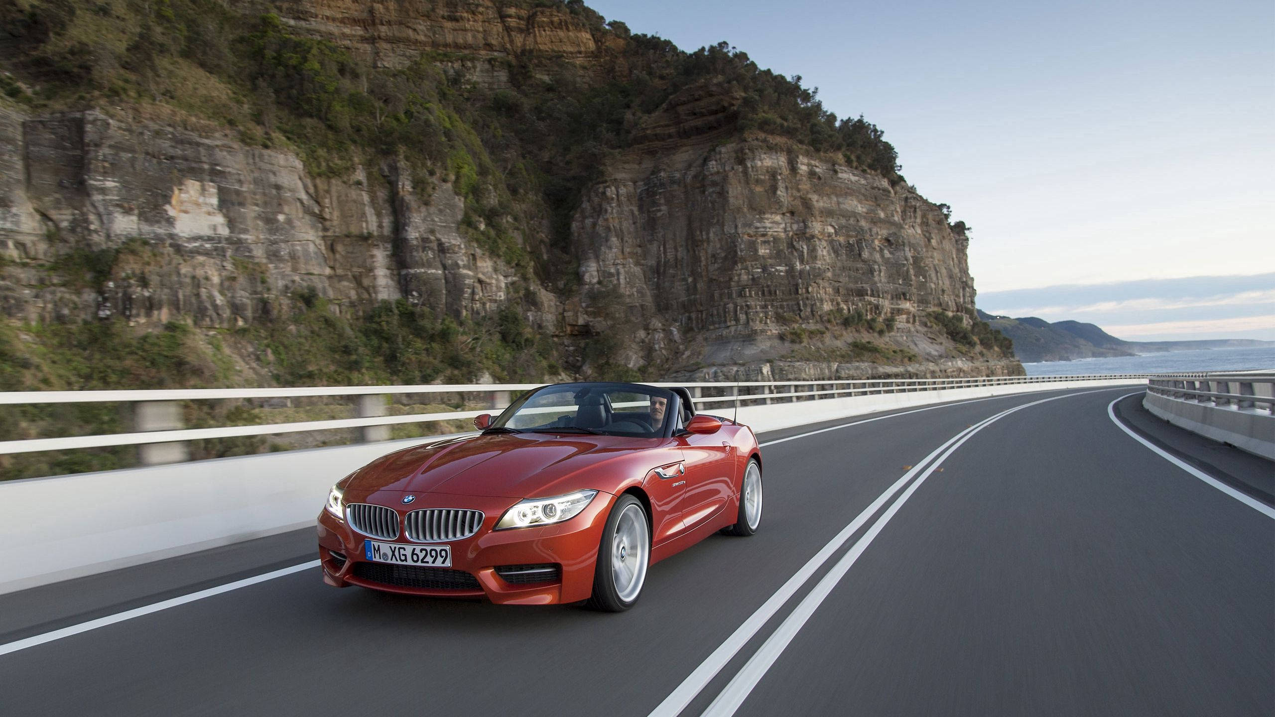 다크 오렌지 BMW Z4 배경화면