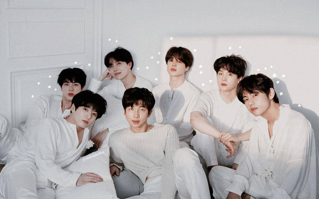 BTS 2020 올 화이트 배경화면