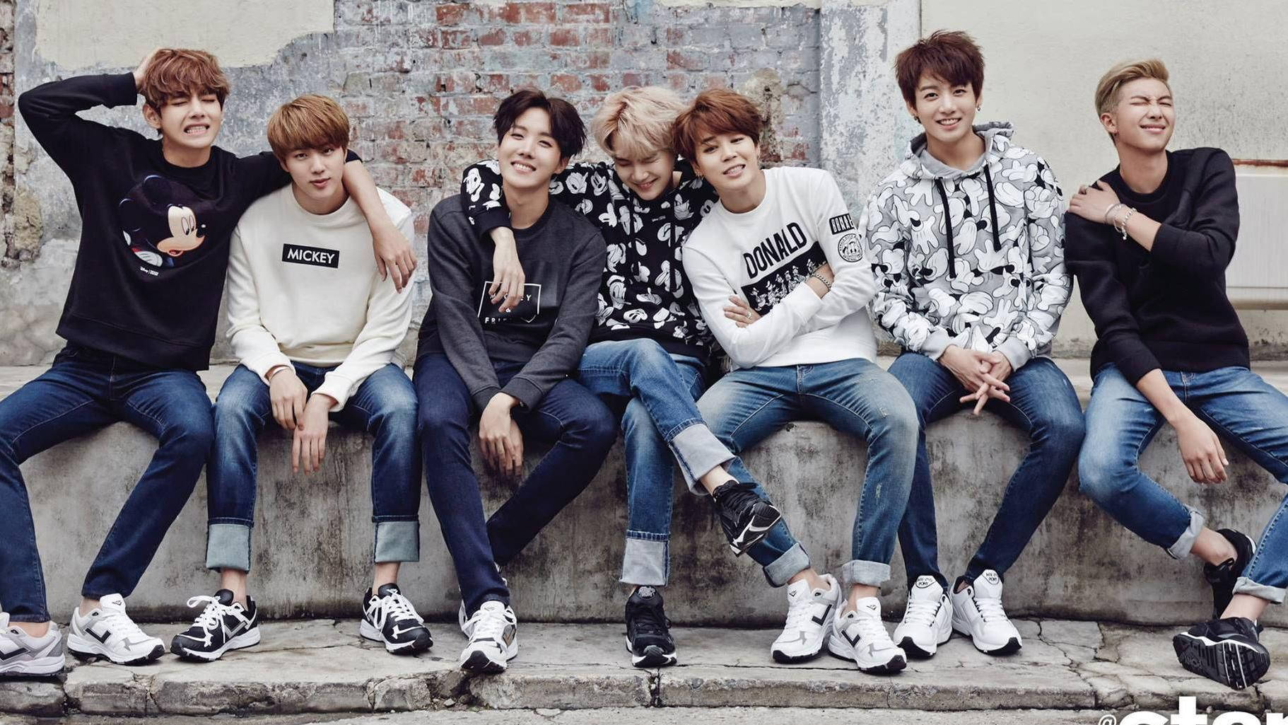BTS 2020 콘크리트 벤치에 앉아 배경화면