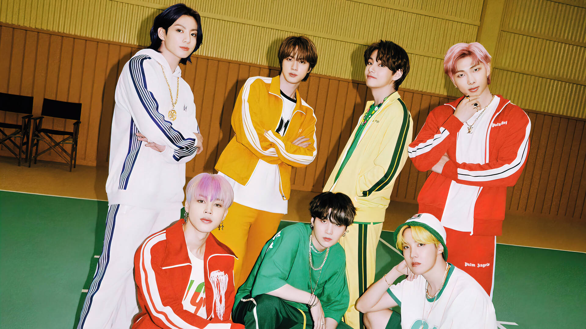 BTS 체육관 단체 사진 배경화면