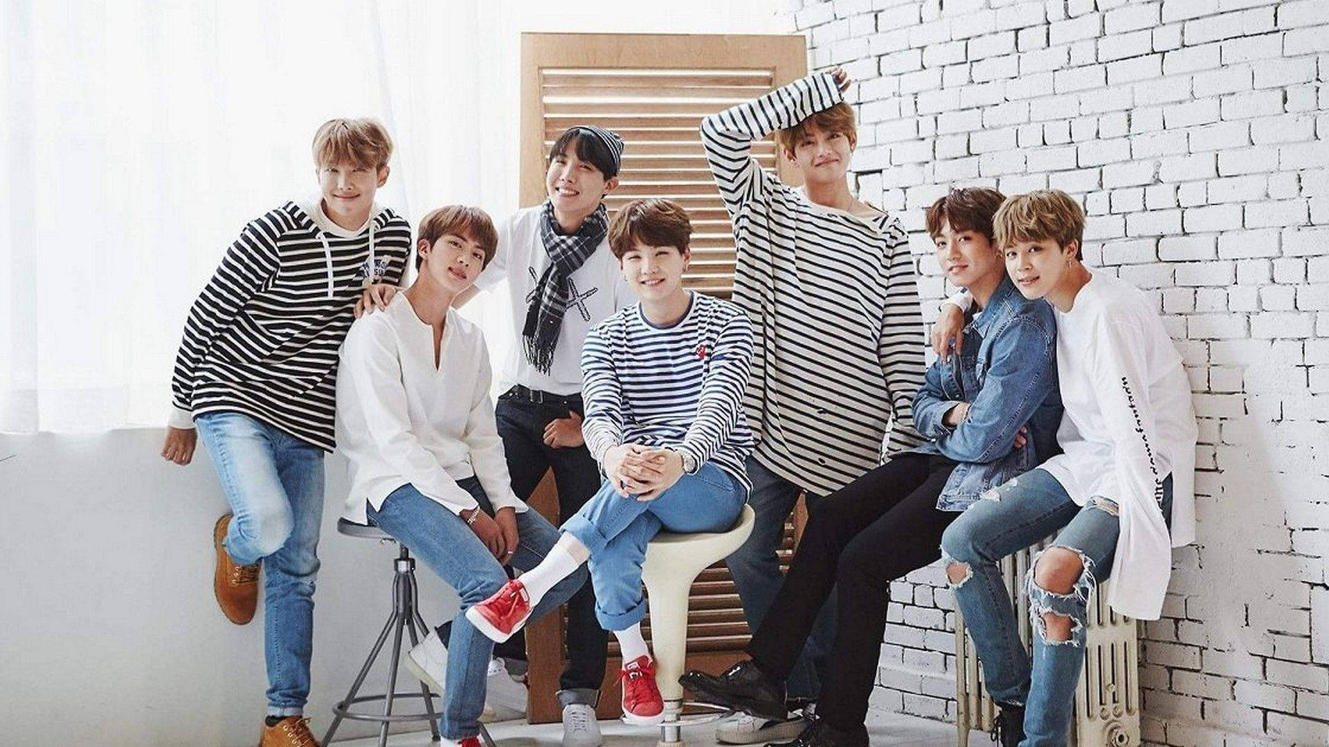 BTS 벽돌 벽 데스크탑 배경화면