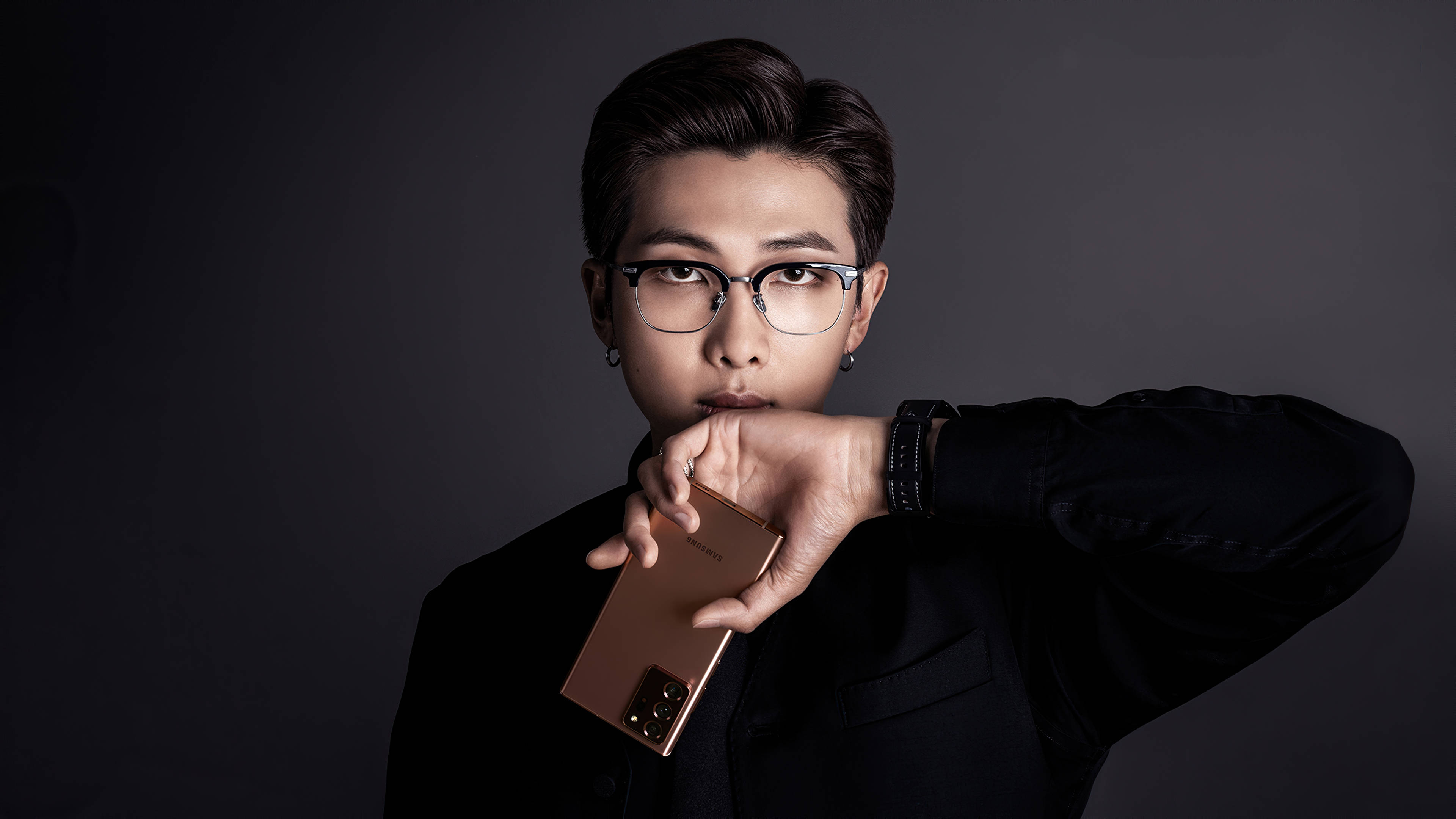 감성적인 BTS RM 폰 모델링 배경화면