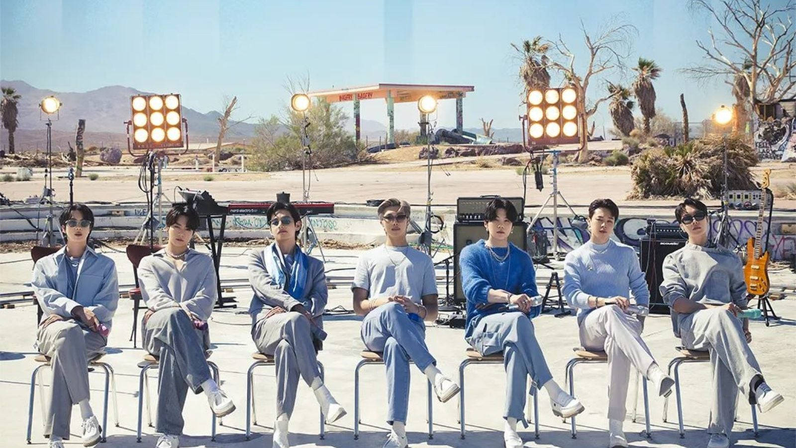 BTS 악기와 함께하는 데스크톱 배경화면