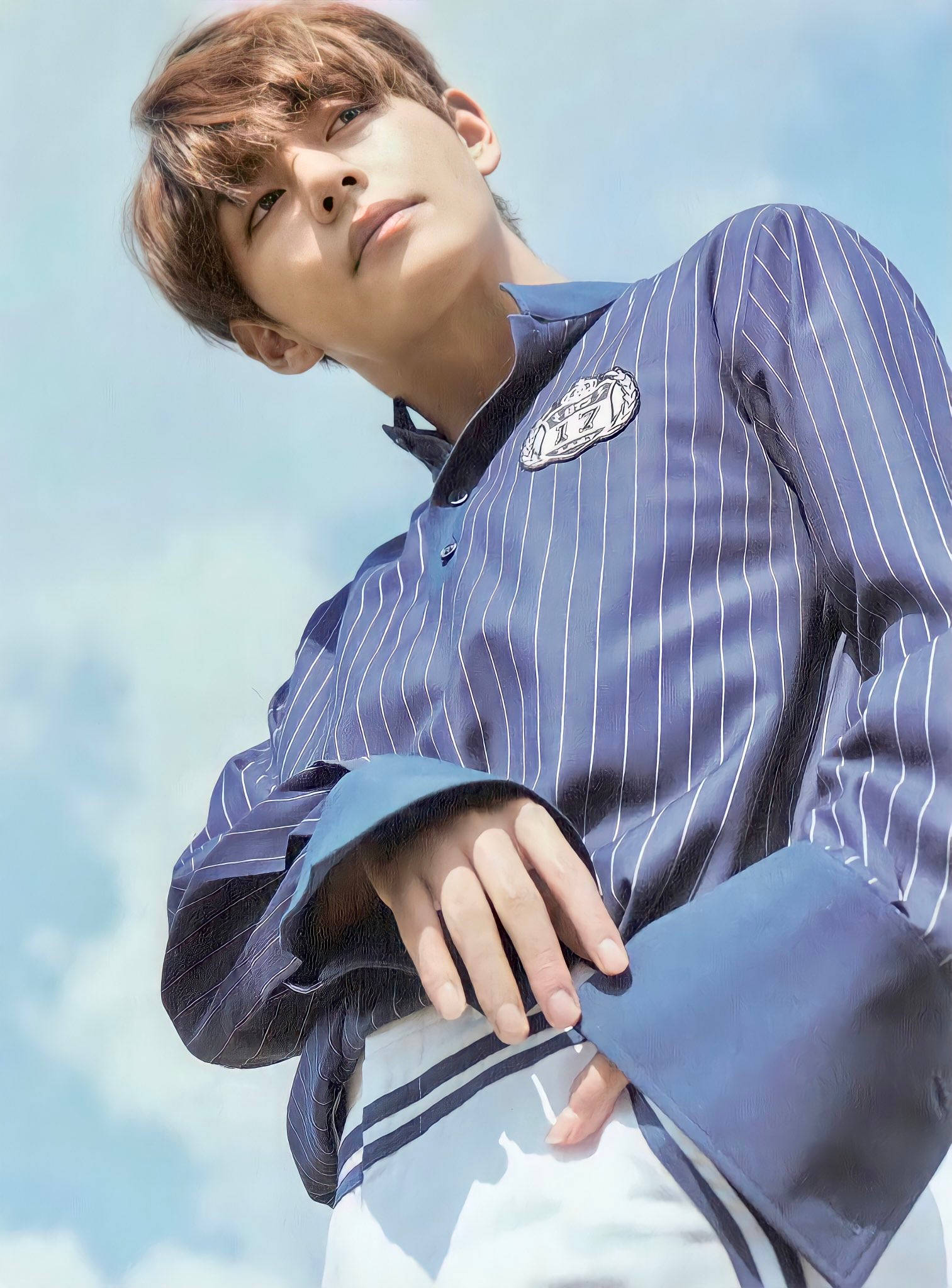 BTS V 파란색 줄무늬 셔츠 배경화면