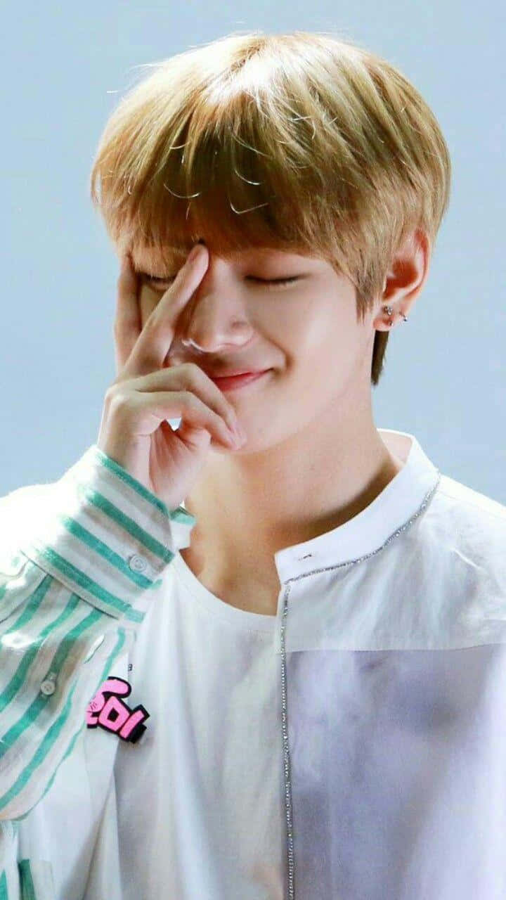 BTS V, 승리를 외치다! 배경화면