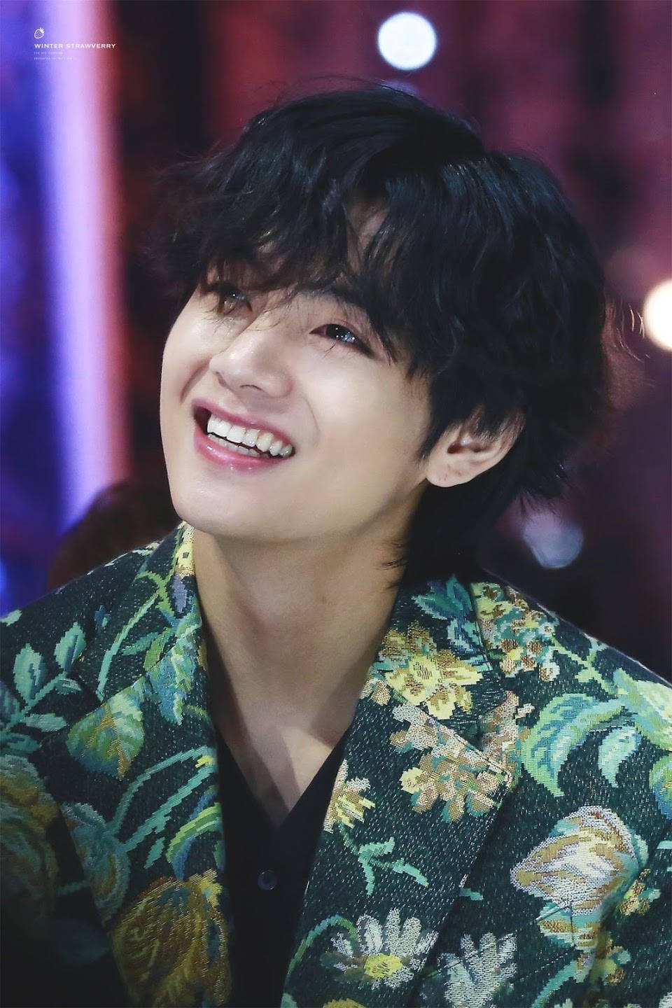 BTS V 플로럴 패턴 코트 배경화면
