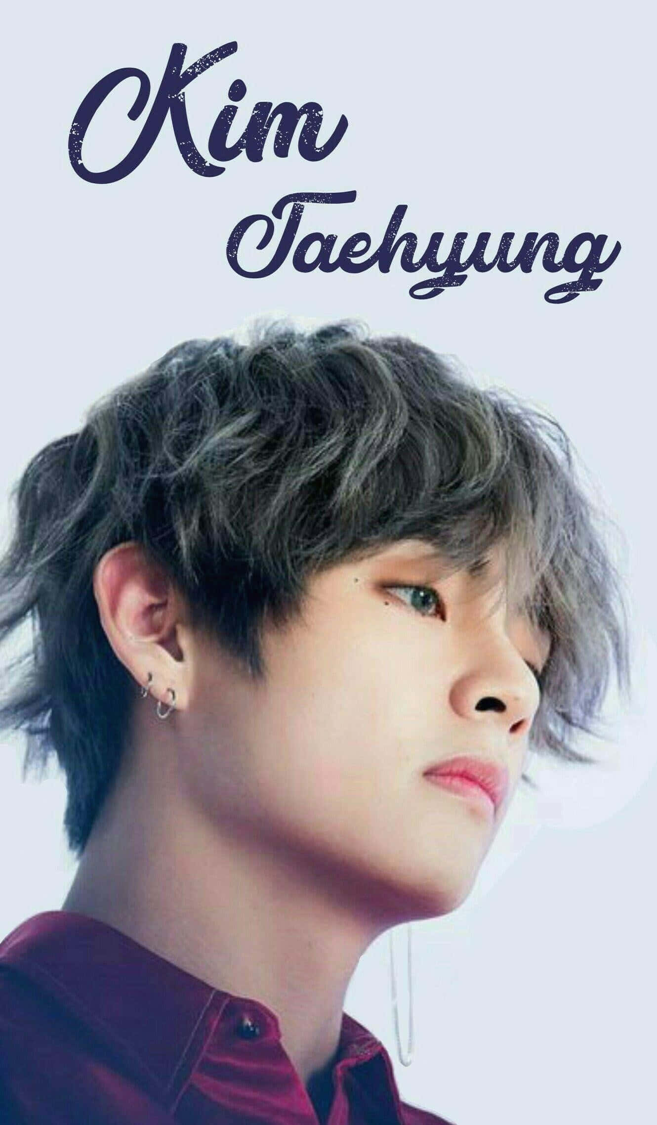 BTS V가 강렬한 스타 파워를 발산하는 인상적인 초상화 배경화면