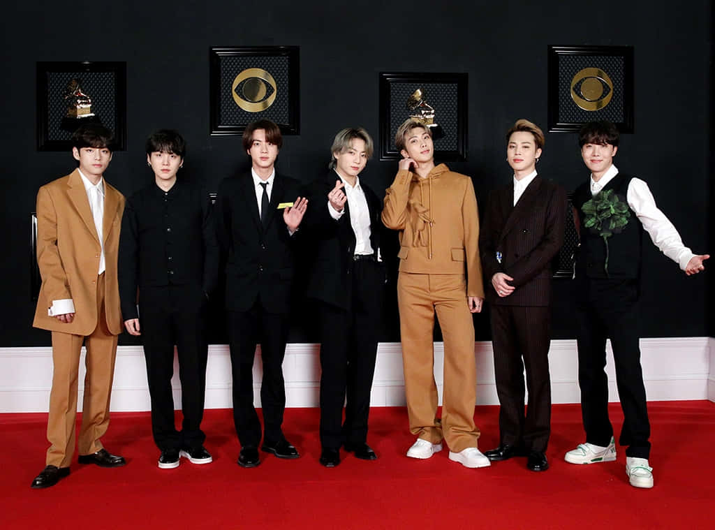 BTS 루이비통 수트 사진 배경화면