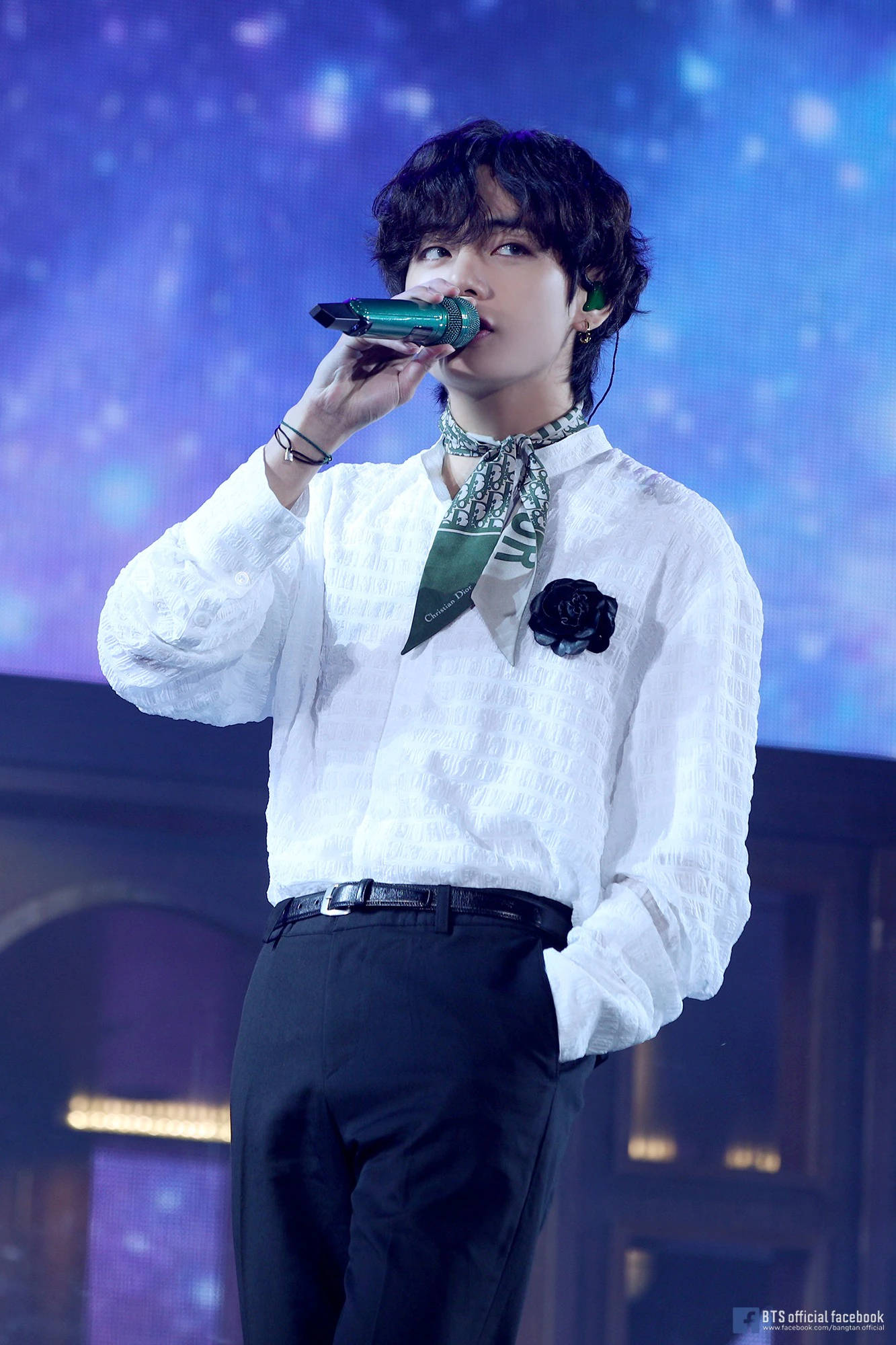 BTS 뷔 디올 스카프 배경화면
