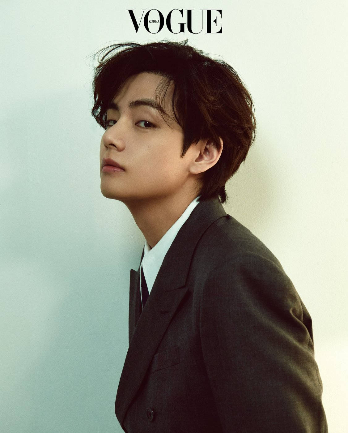 BTS 뷔 보그 수트 — Kpop GIF 배경화면