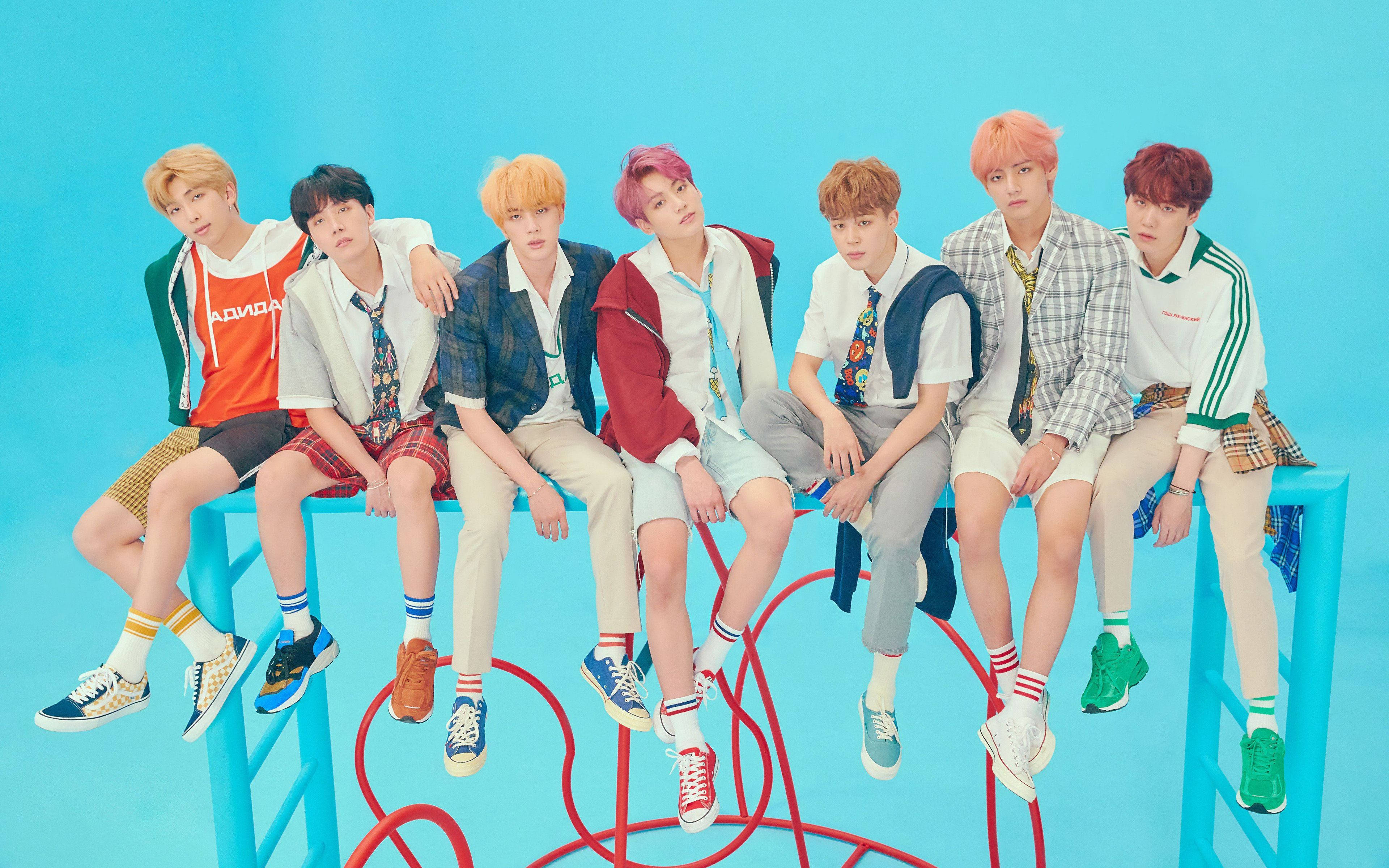 BTS에서 영감을 받은 노트북 셋업 배경화면
