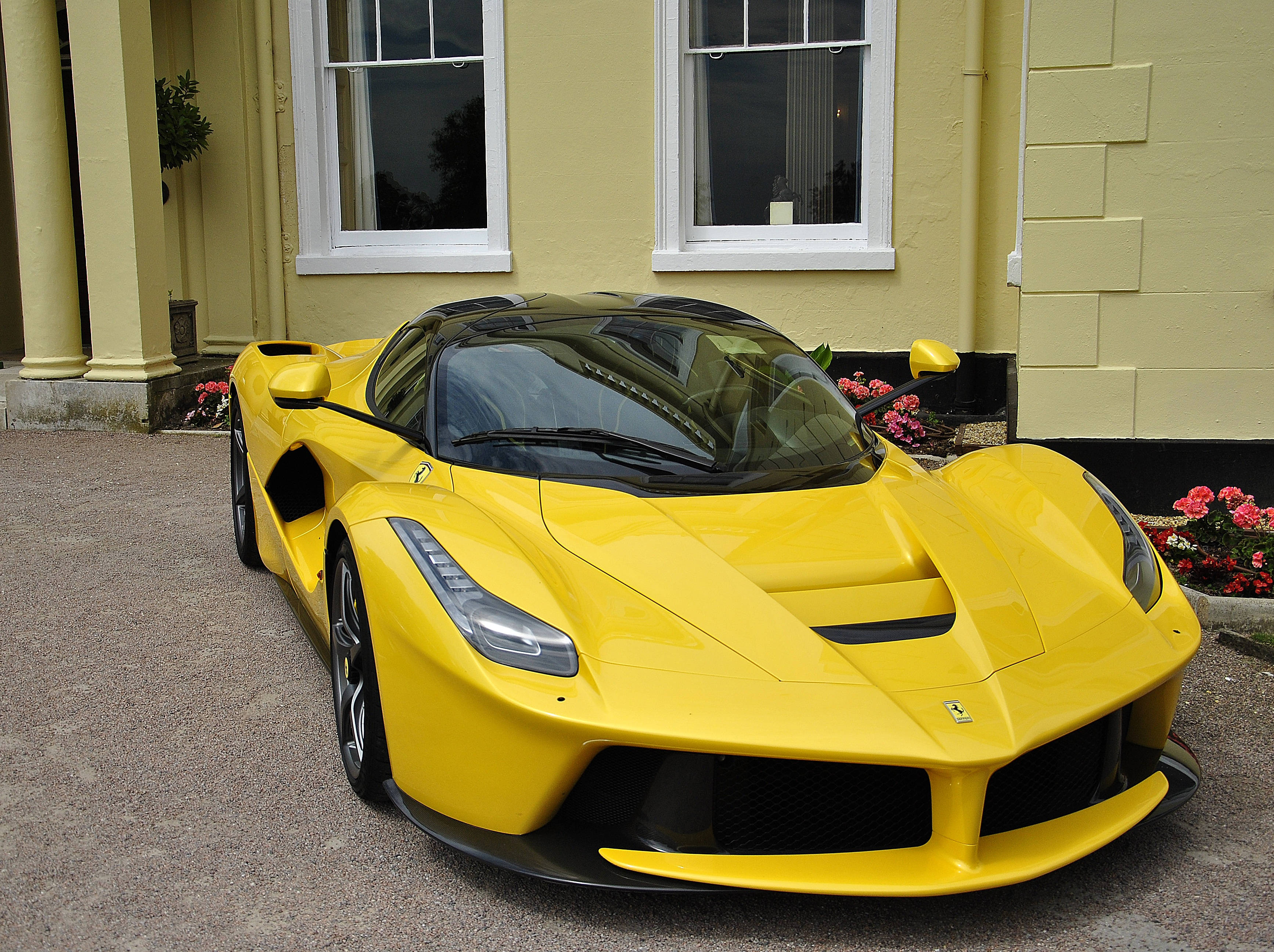 Ferrari LaFerrari의 힘을 받아들이세요 배경화면
