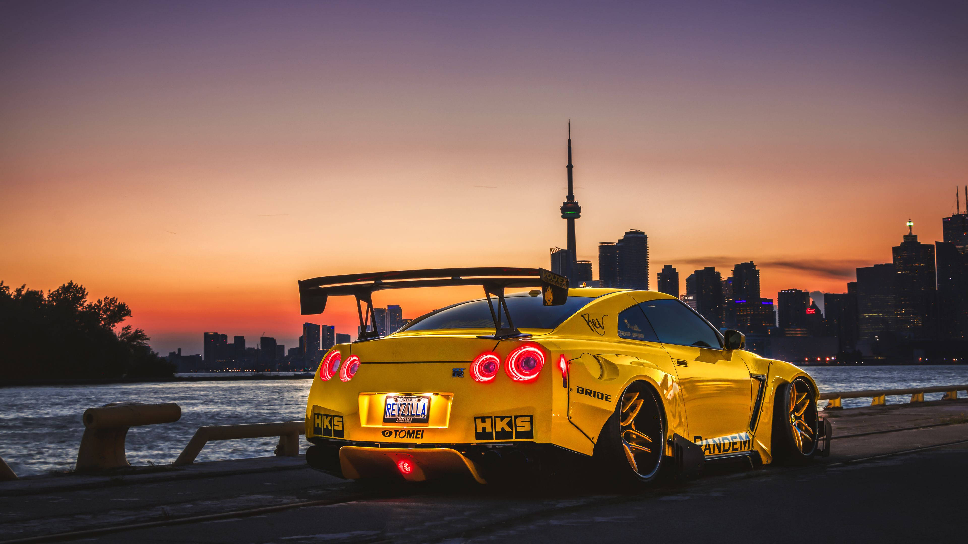 장엄한 노란색 닛산 GT-R, 4K 화질 배경화면