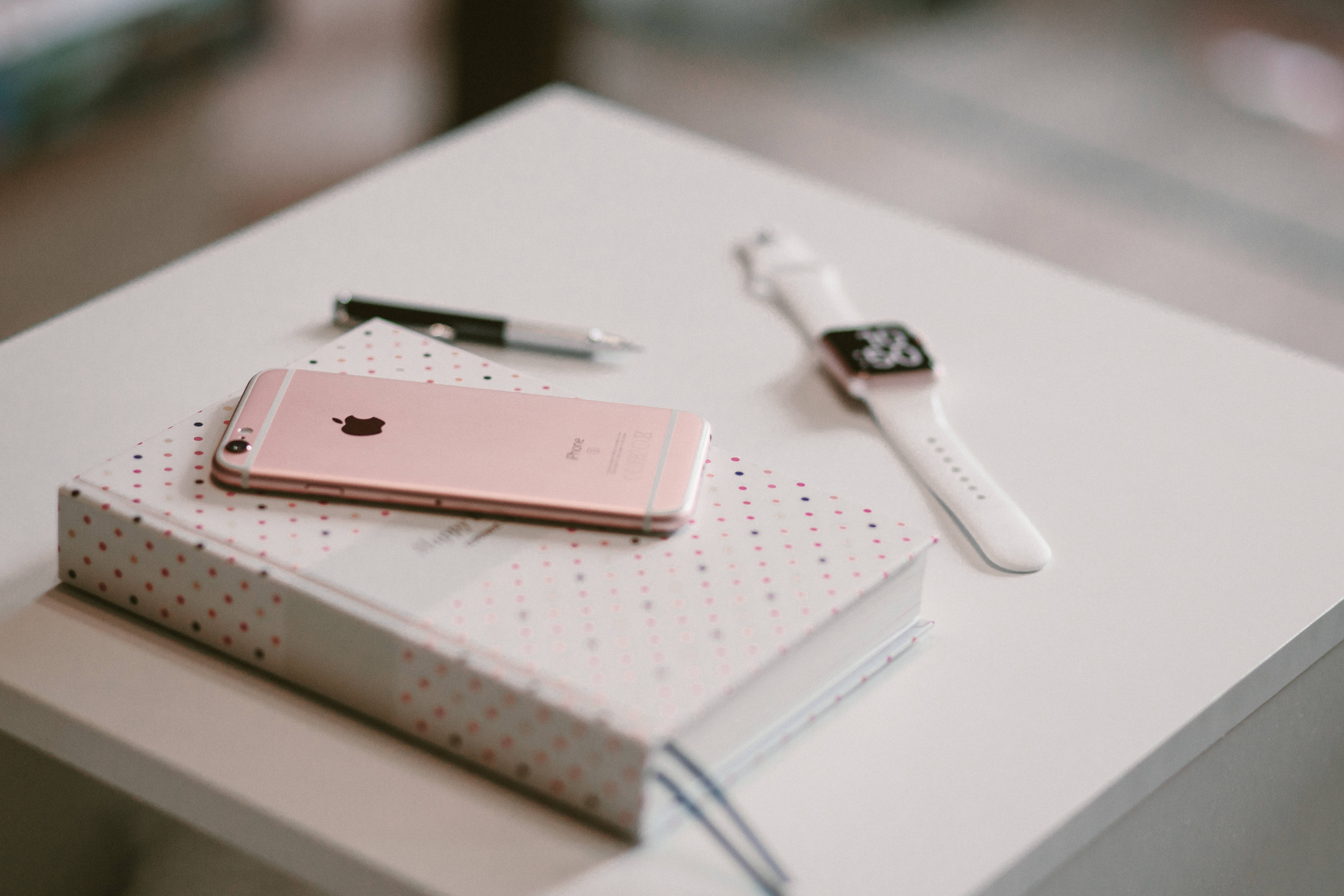 iPhone 6S 로즈 골드 배경화면