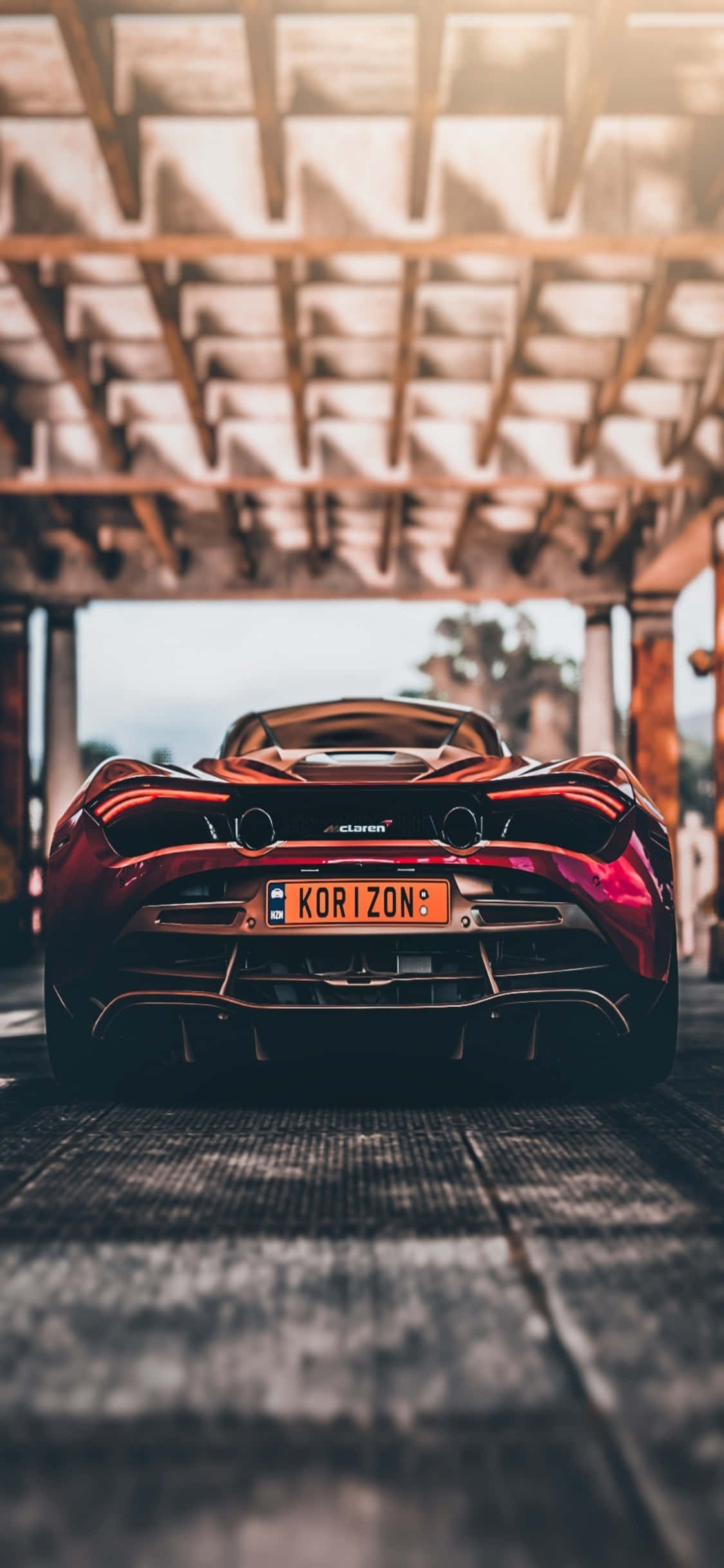 iPhone Xs McLaren 720s의 운전석에 앉아보세요 배경화면