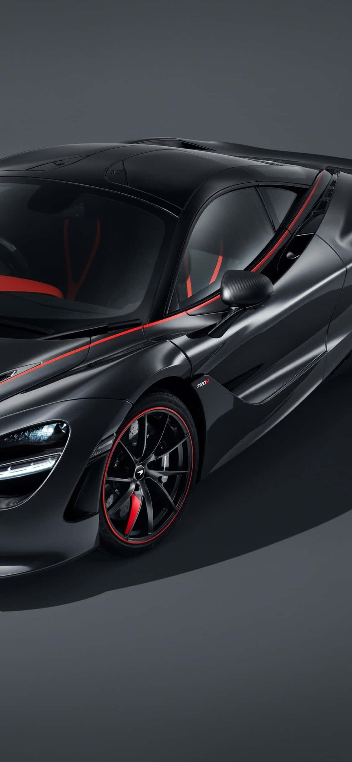 iPhone Xs와 세련된 McLaren 720s 배경화면