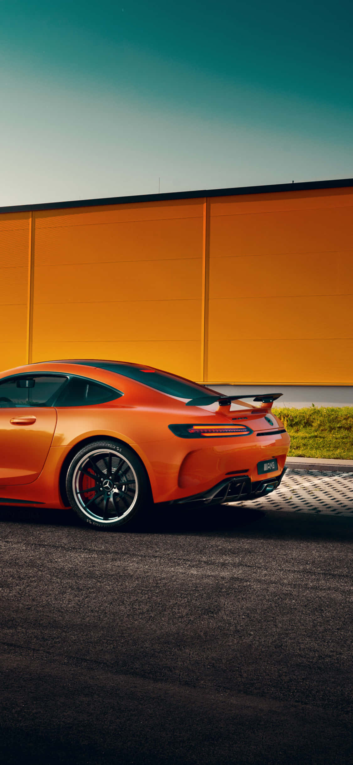 오렌지색 iPhone Xs Mercedes Amg 배경 배경화면