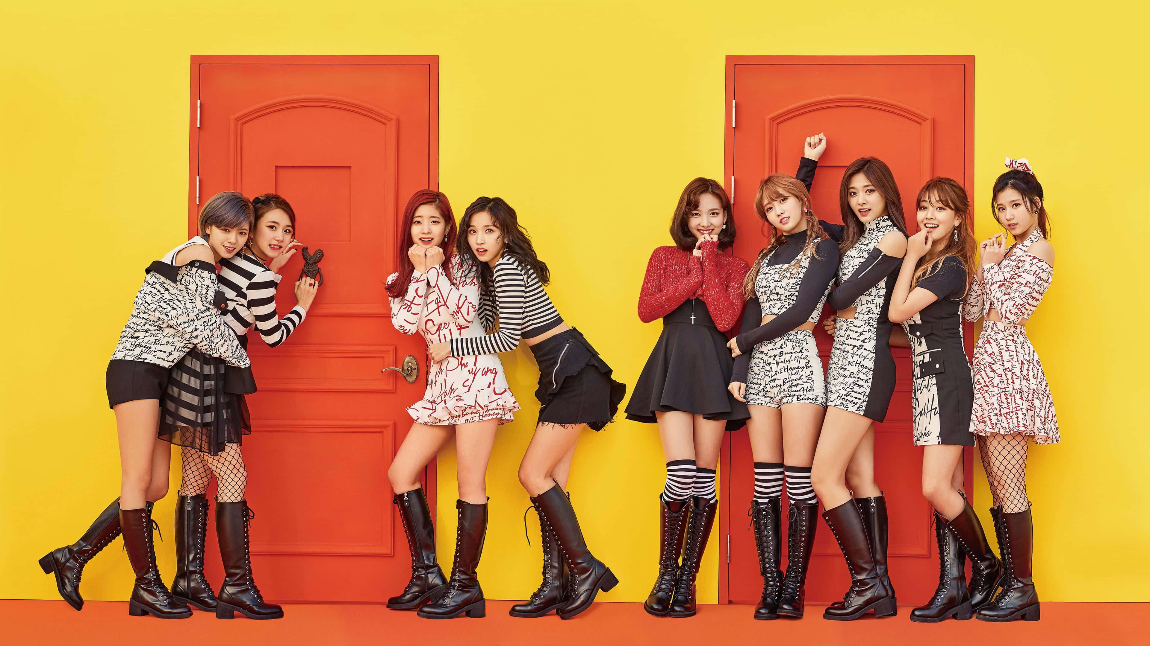 트와이스 K팝 밴드의 매혹적인 순간들 배경화면