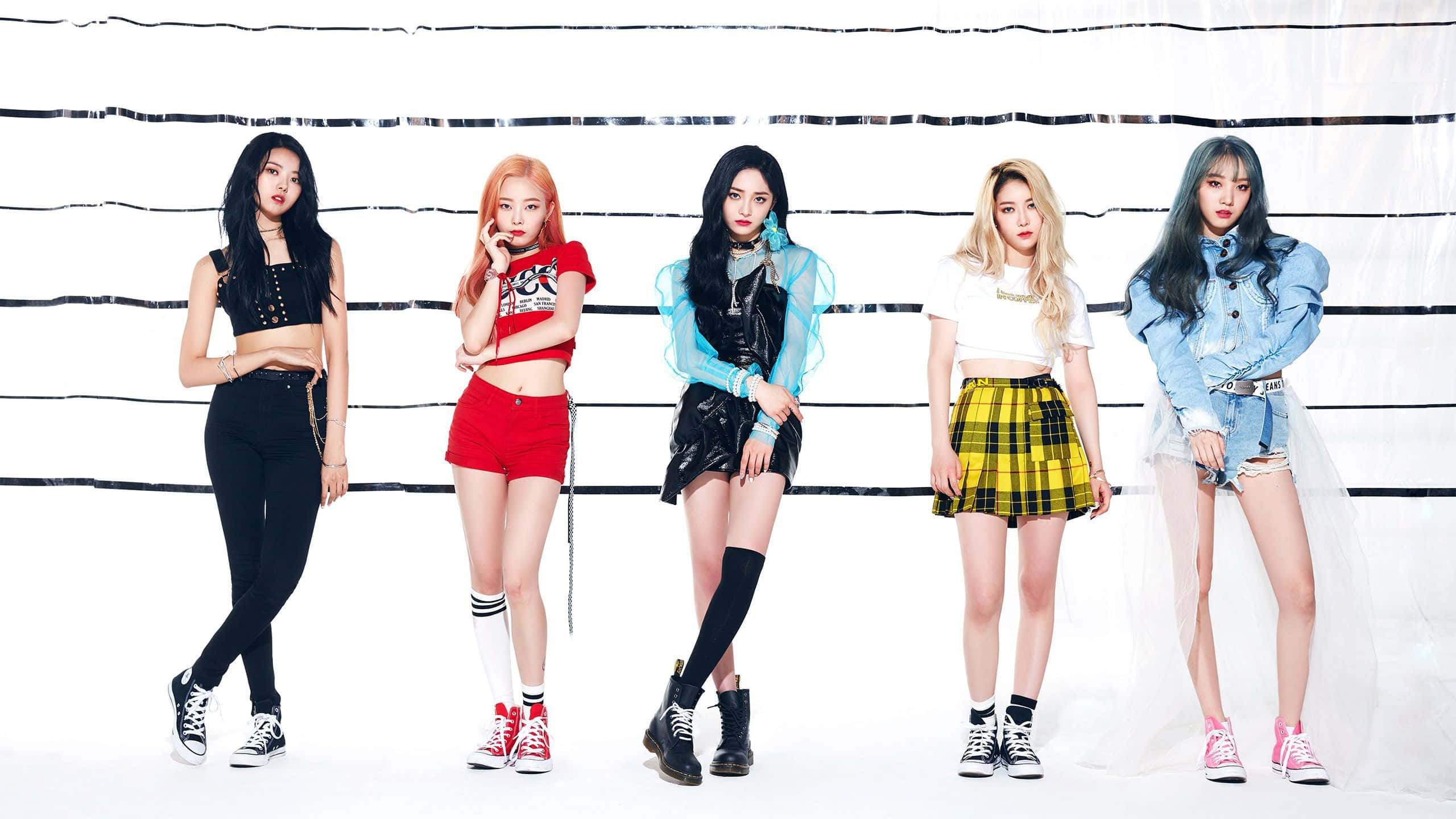 황홀한 Kpop 그룹의 무대 퍼포먼스 배경화면