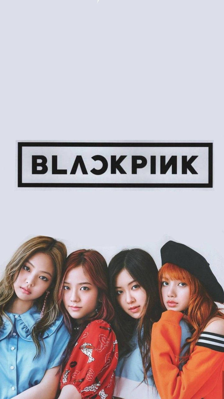 블랙핑크 멤버 LISA, JENNIE, ROSÉ, JISOO가 멋진 로고와 함께 포즈를 취합니다! 배경화면