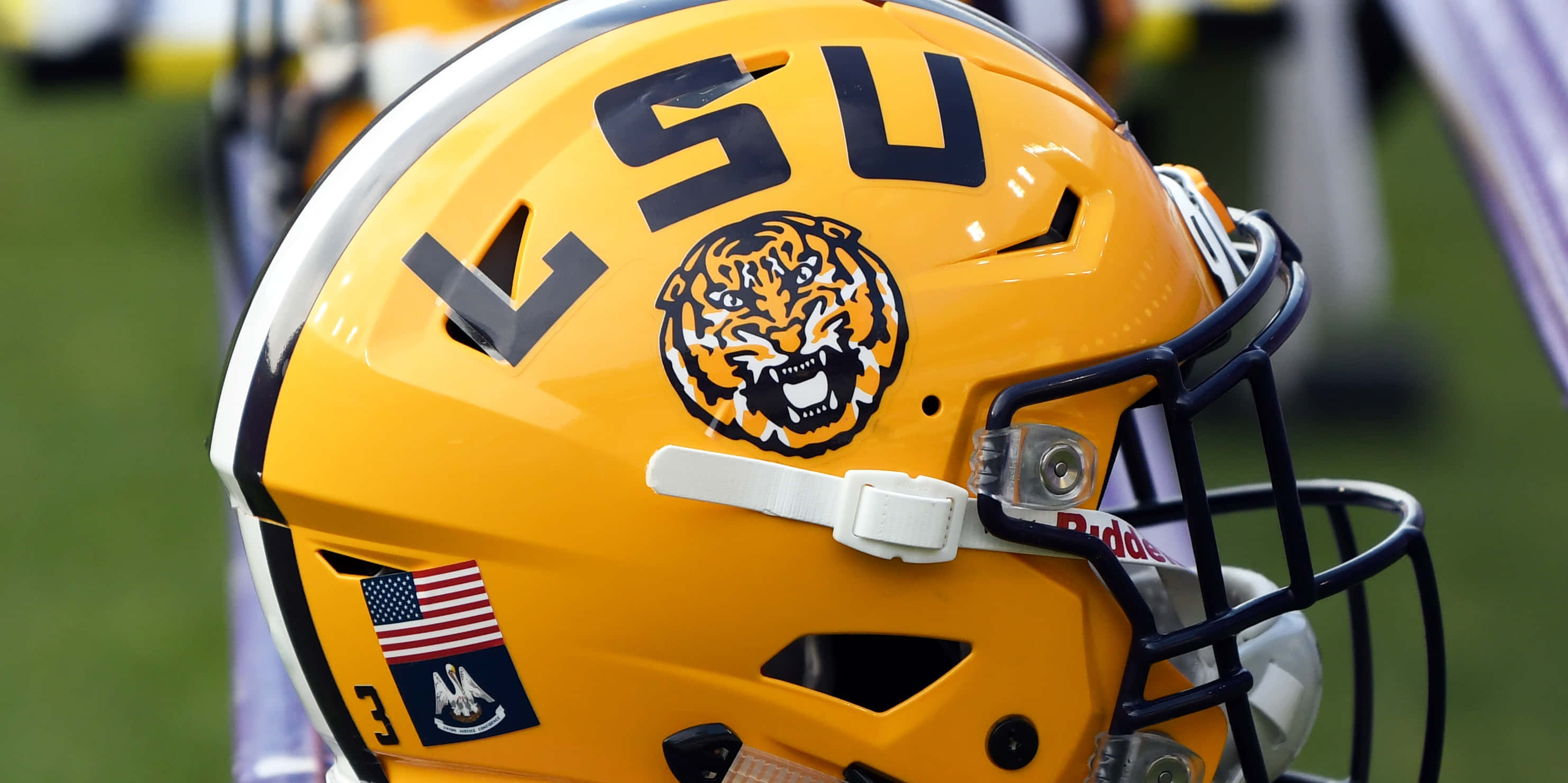 LSU 풋볼 노란 헬멧 배경화면