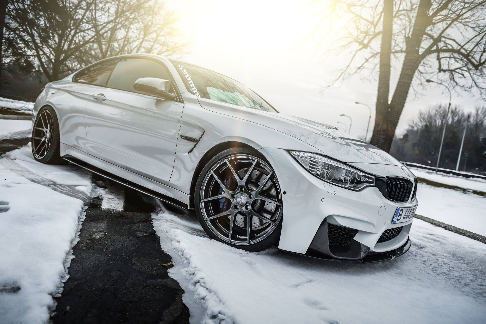 세련된 흰색 M4 BMW 노트북 배경화면