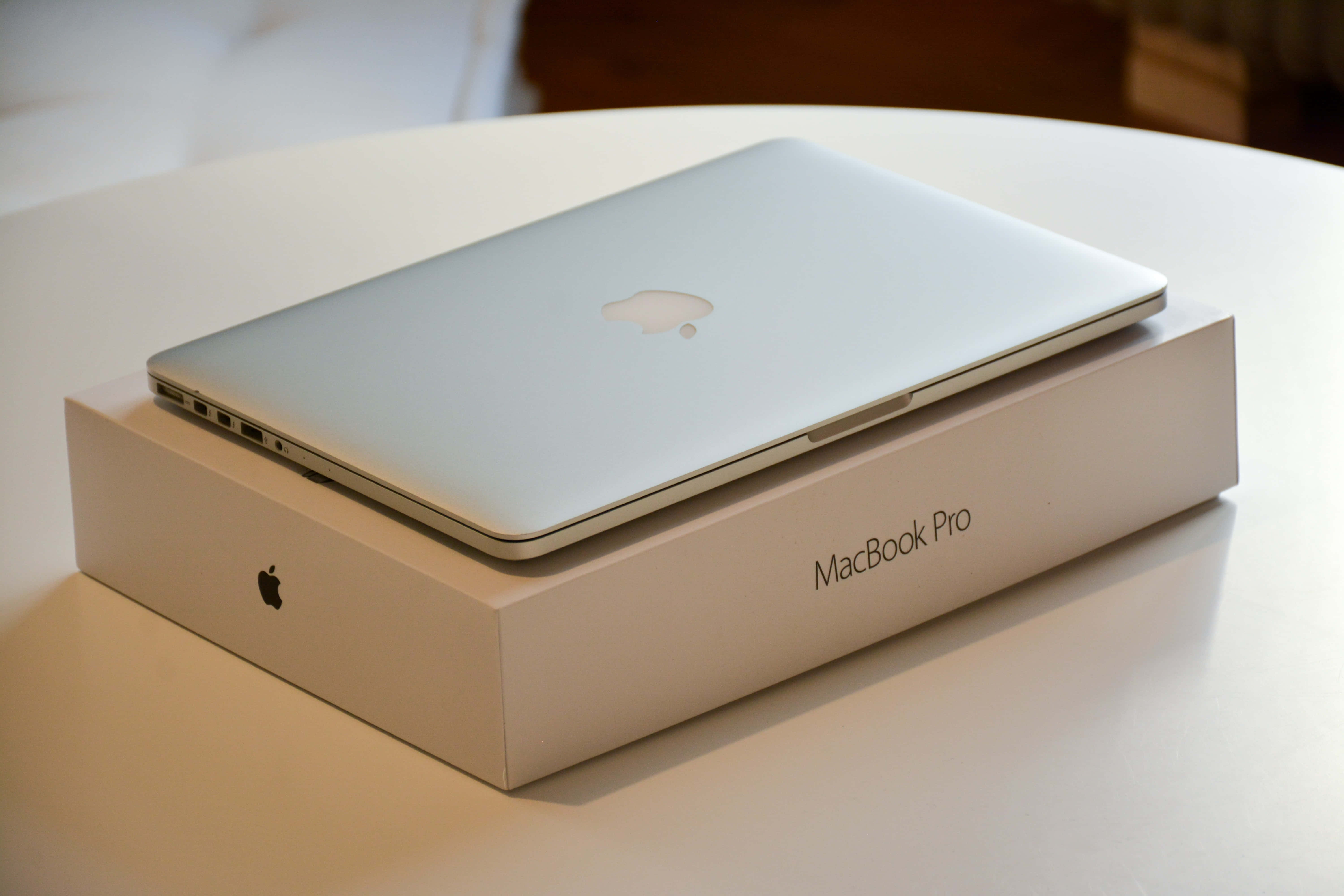 슬림하고 스타일리시한 미적 Macbook, 모든 디지털 니즈에 완벽합니다. 배경화면