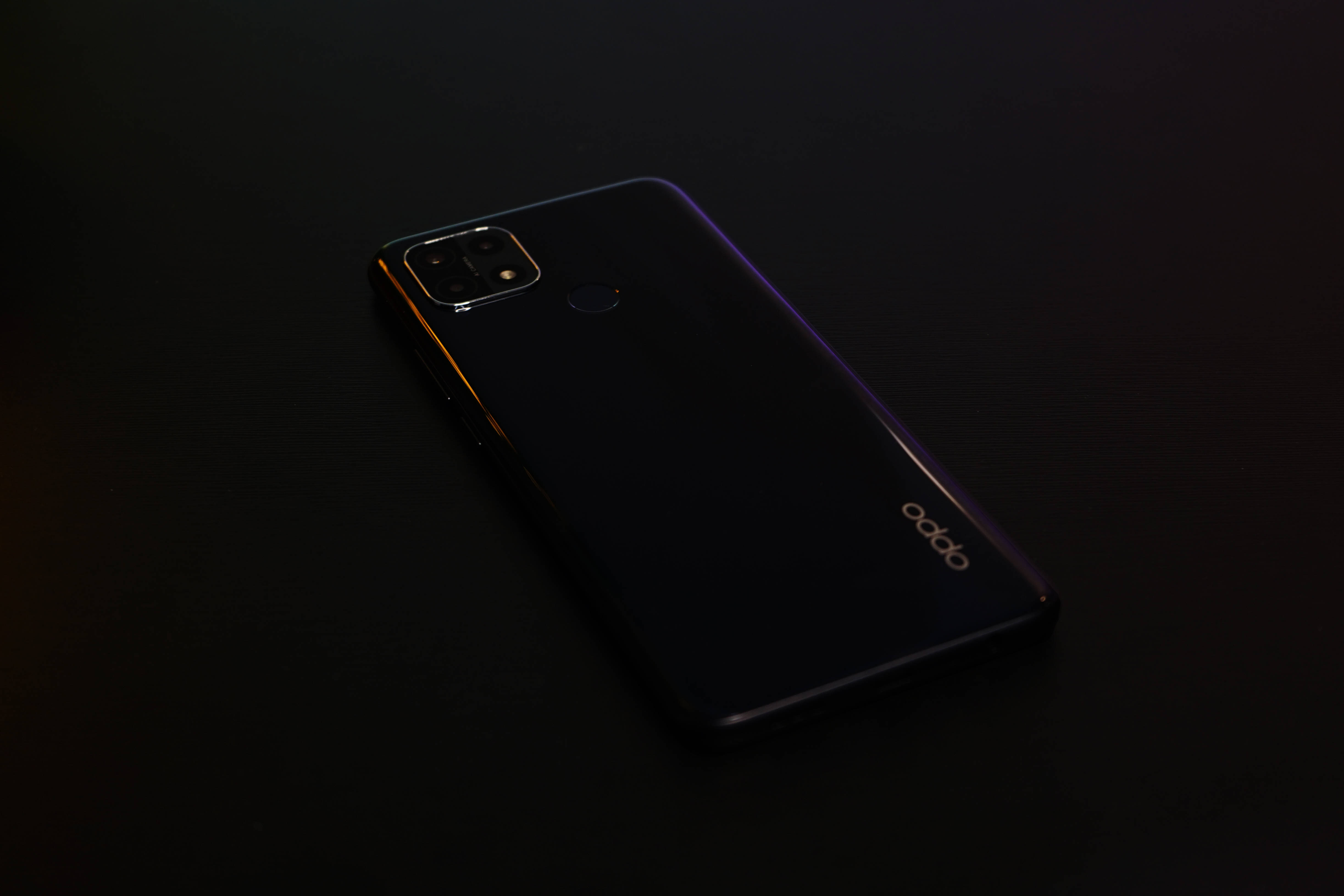 검은색 Oppo 스마트폰 배경화면