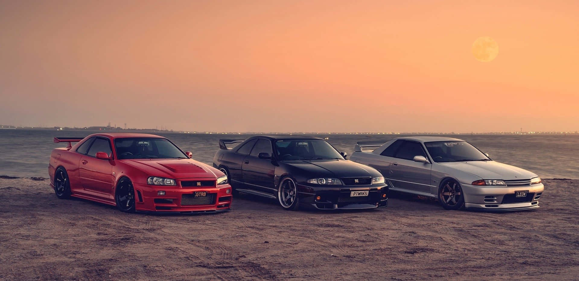 닛산 스카이라인 R33 GT-R, 빛을 발할 순간을 기다리며 배경화면