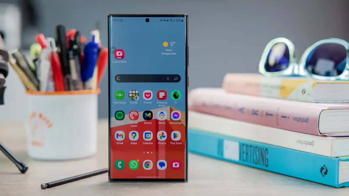 Samsung S23 Ultra 디스플레이와 S펜 배경화면