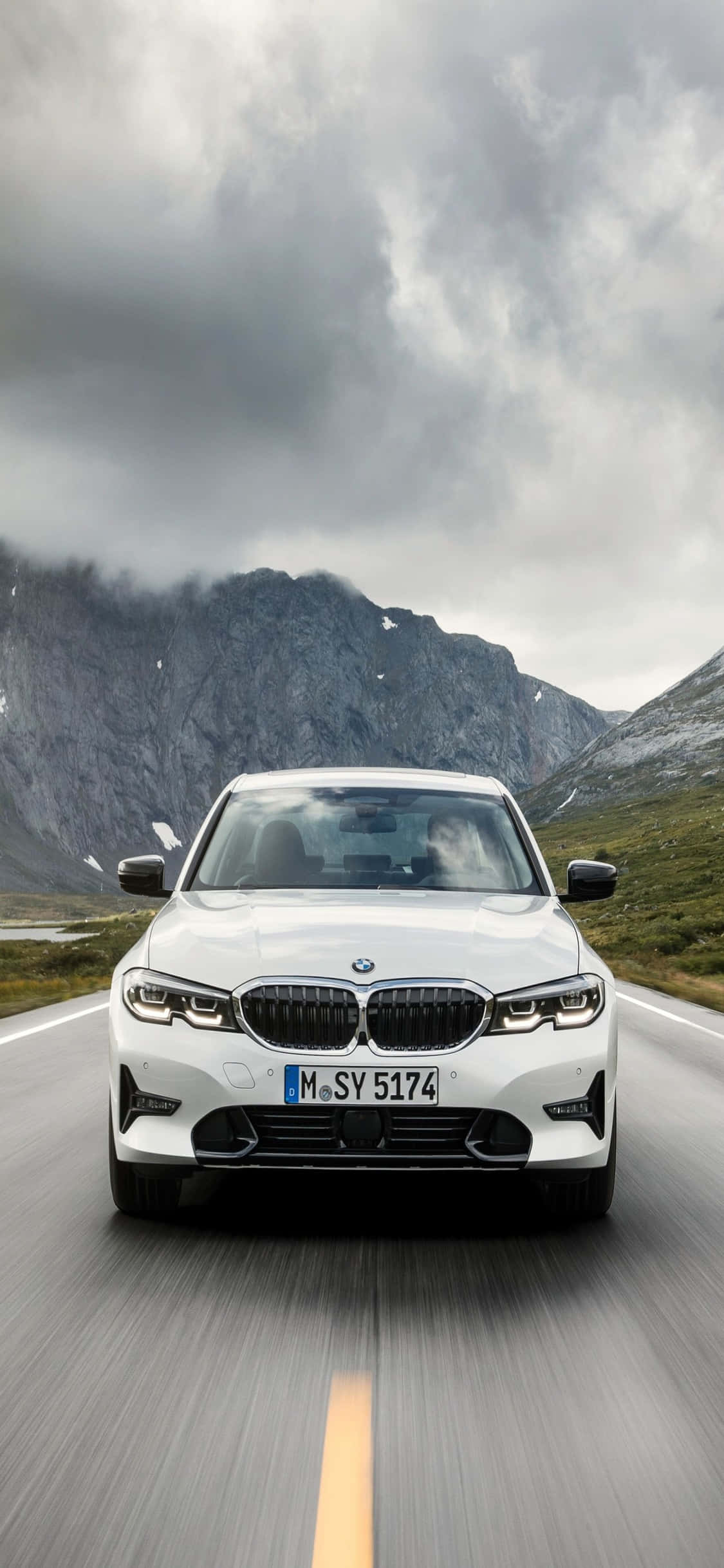 성능과 스타일의 결합 – 아이폰 X와 BMW 배경화면