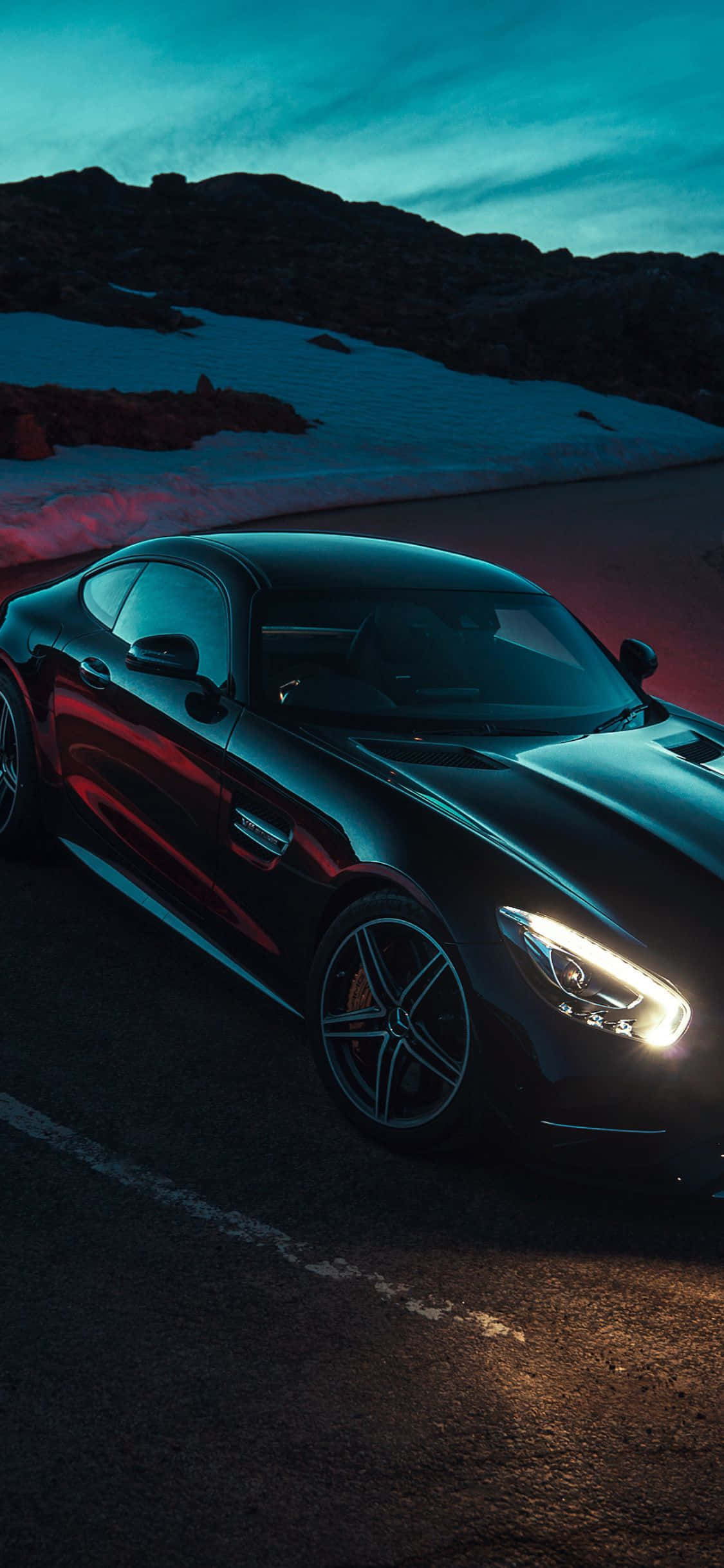 블랙 헤드라이트 켜진 아이폰 Xs 메르세데스 AMG 배경화면