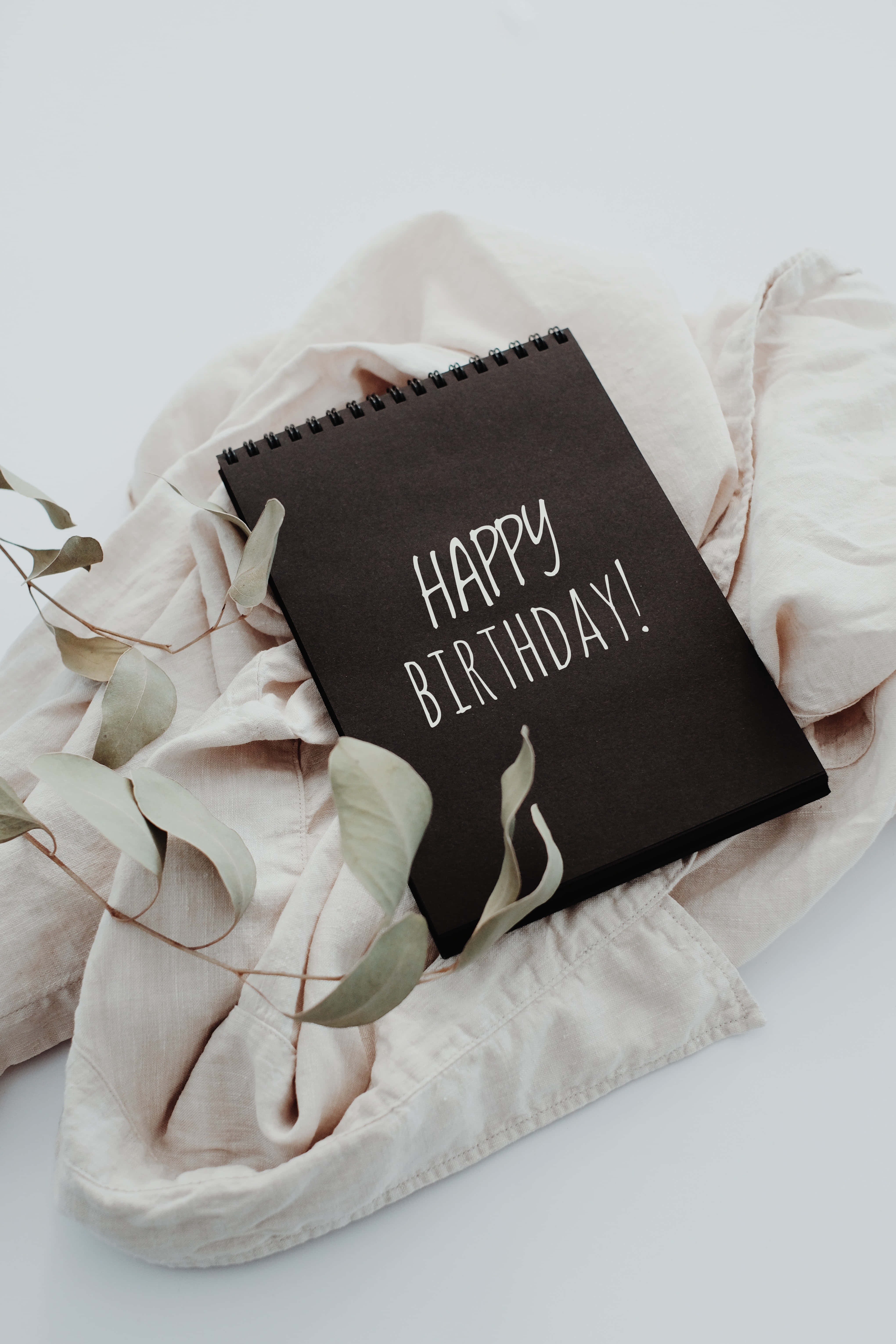 검은 노트 생일 축하 사진 배경화면
