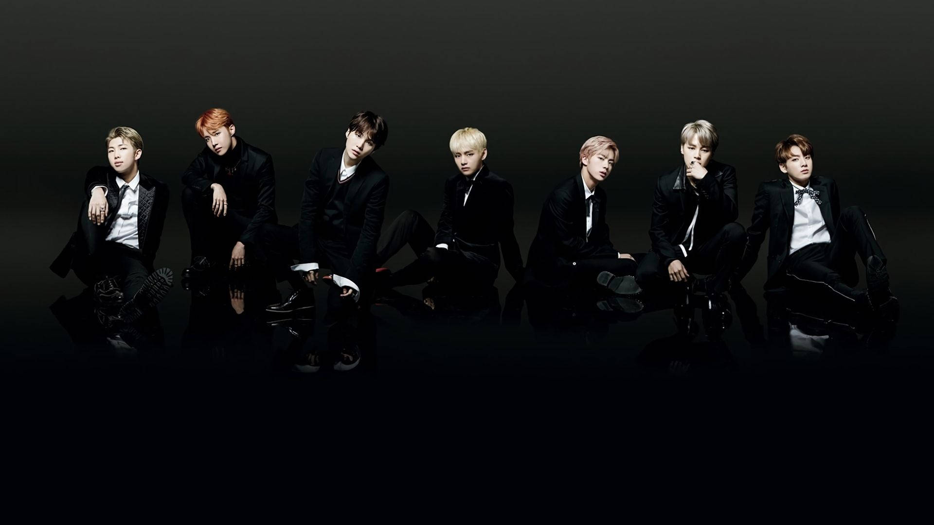 검은 바닥에 검은 옷을 입은 BTS 멤버들 노트북 배경화면