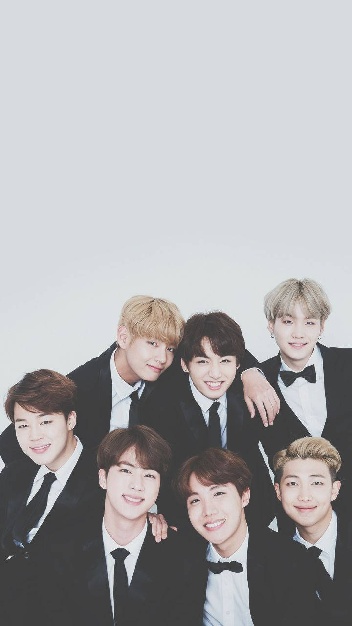 V, 정국, 지민, 슈가, 진, RM, 제이홉이 검은 정장을 입은 BTS 배경화면