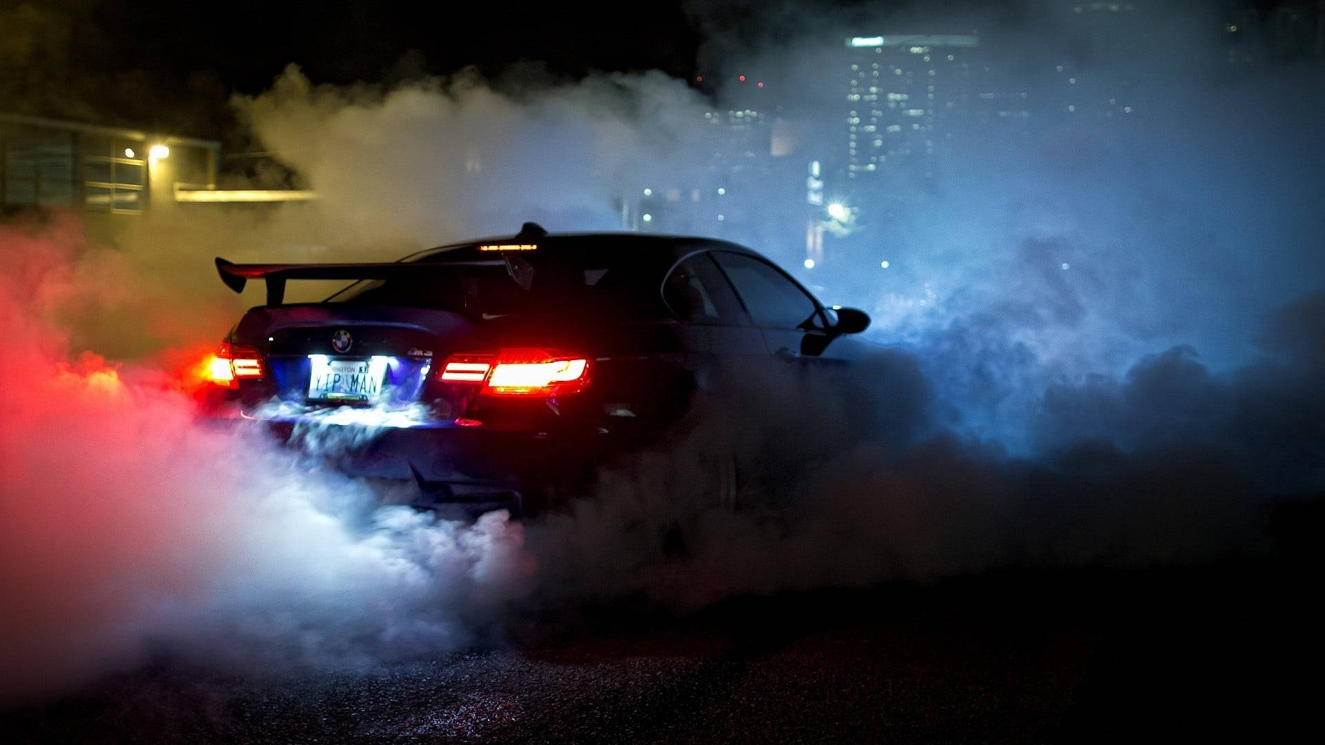 연기 검정 BMW 노트북