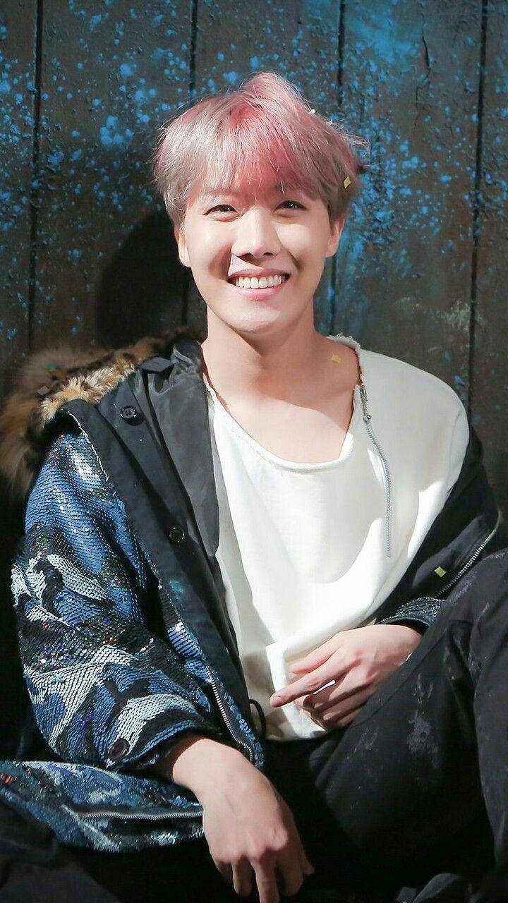 귀여운 BTS 제이홉 미소 배경화면