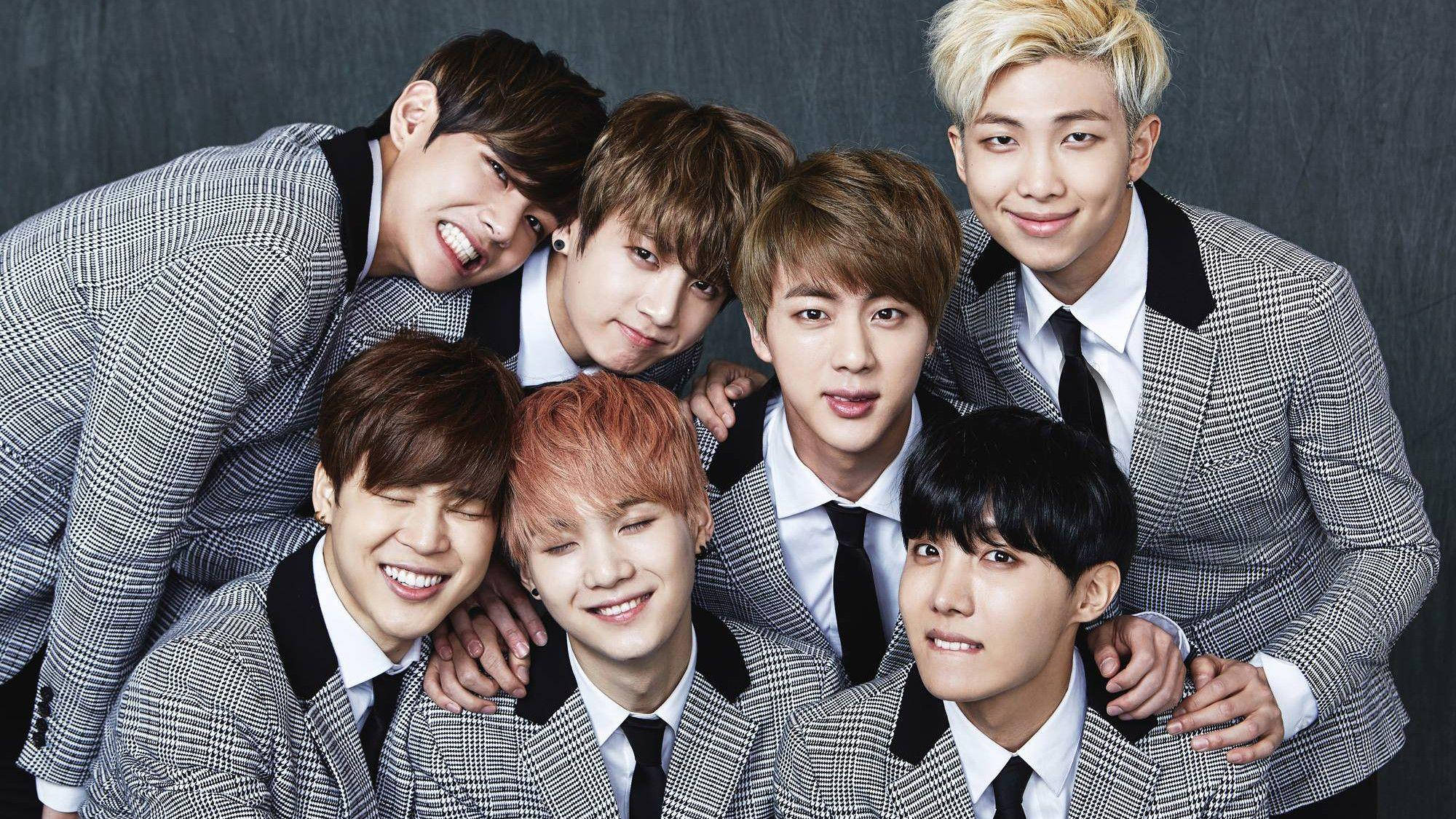귀여운 교복 입은 BTS 배경화면