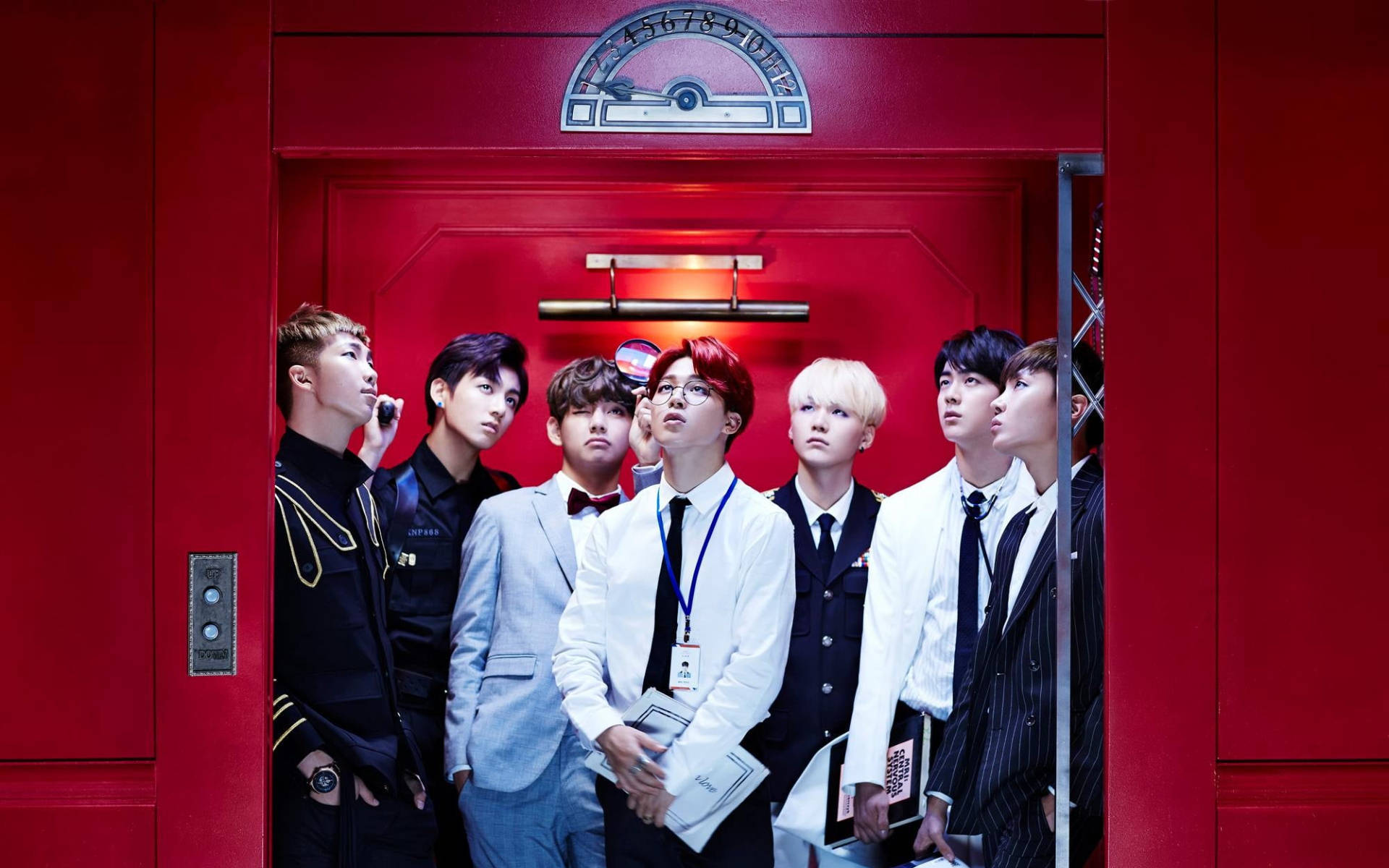 귀여운 방탄소년단, 빨간 엘리베이터 안에서 배경화면