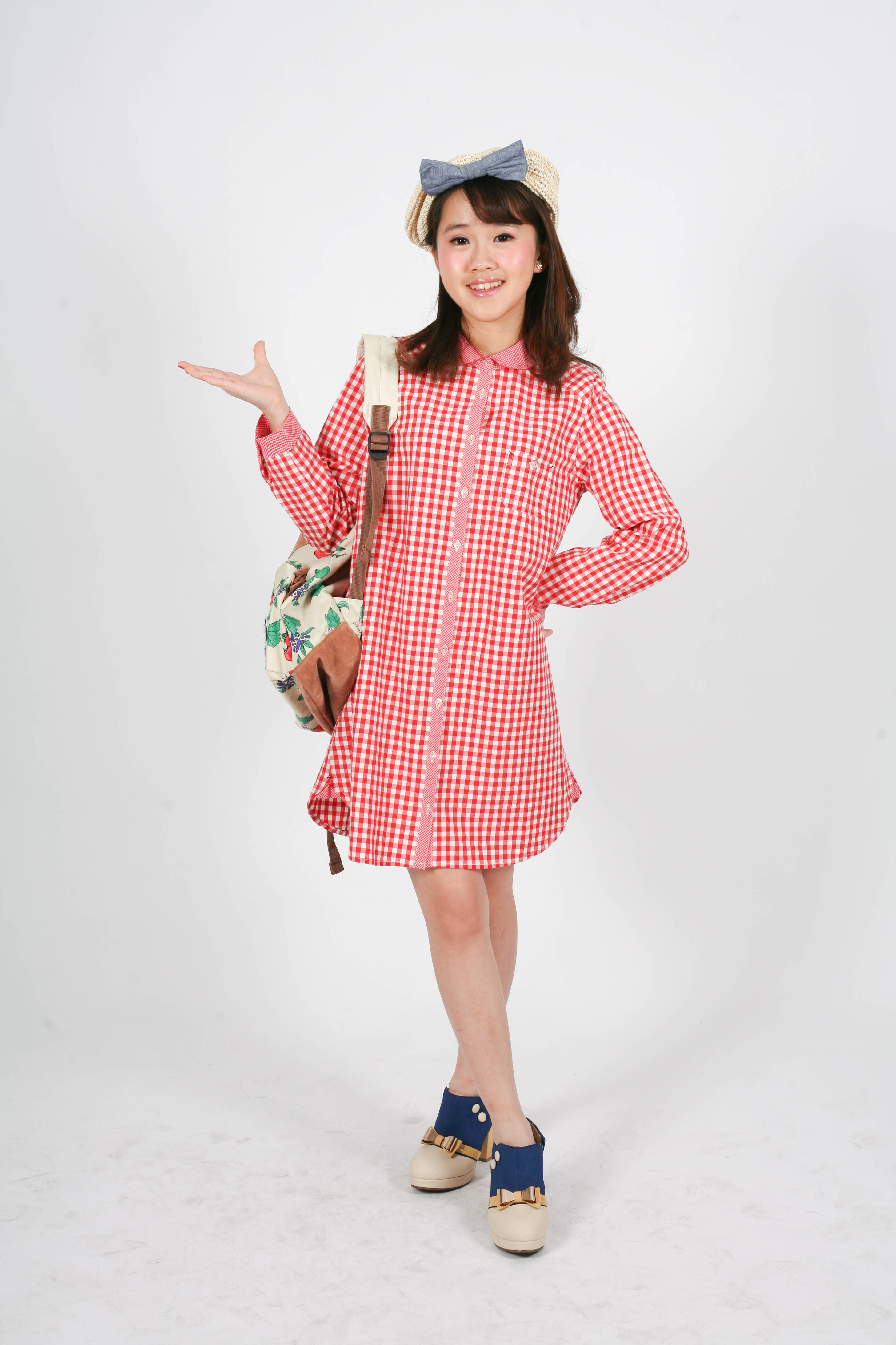 귀여운 핑크 드레스를 입은 여성 배경화면