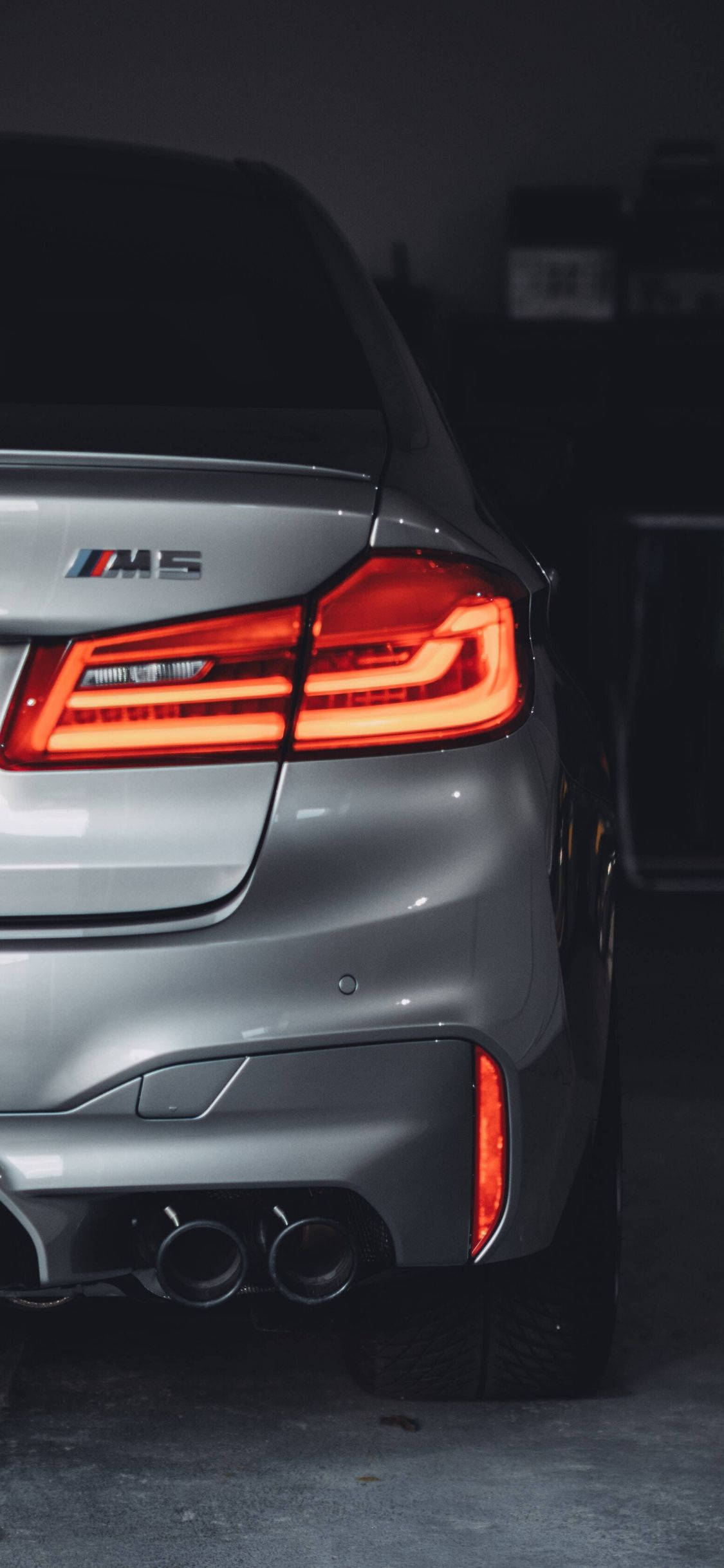 그레이 BMW M5 카 아이폰 배경화면